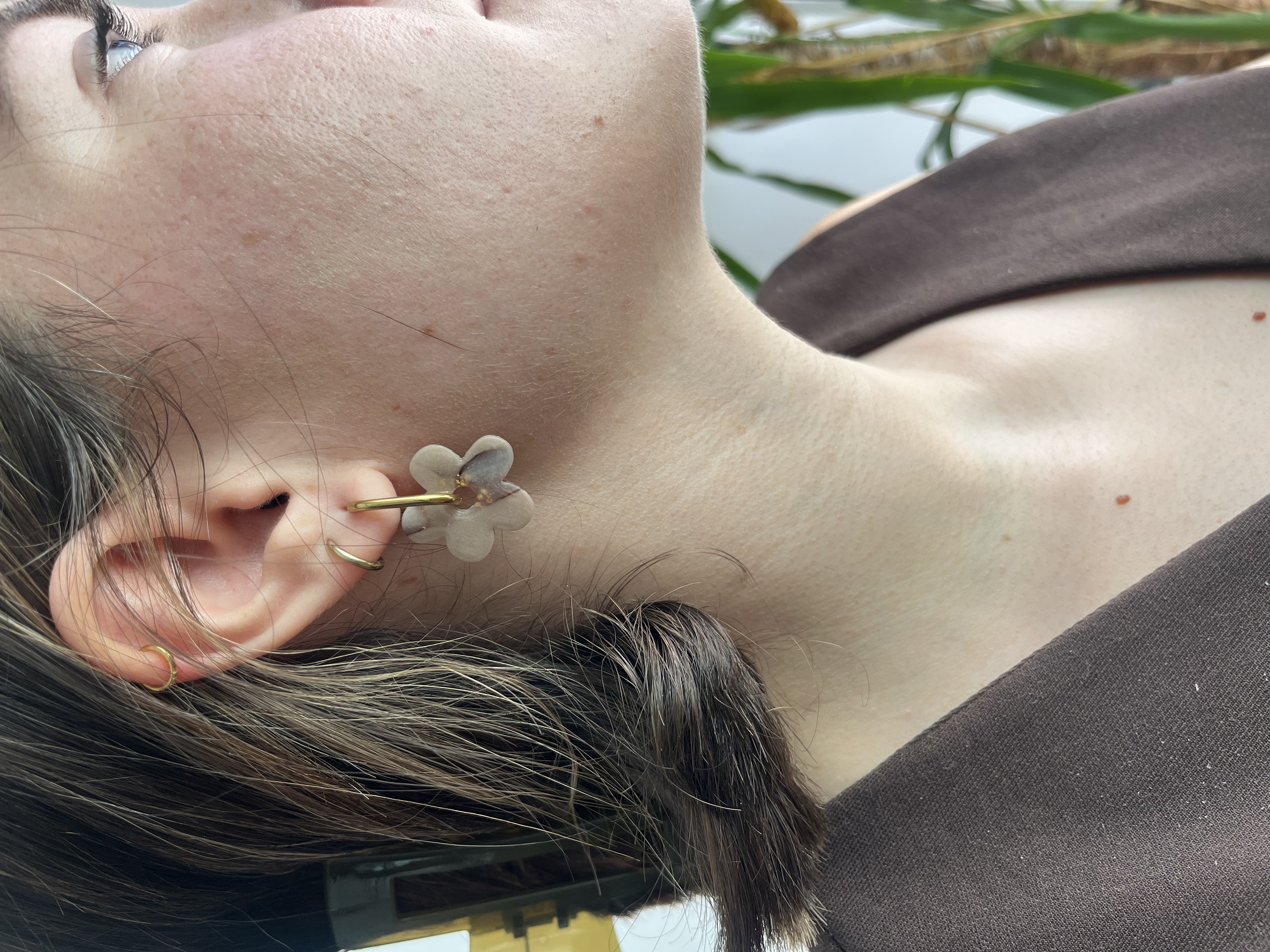 Aro flor marmolada marron