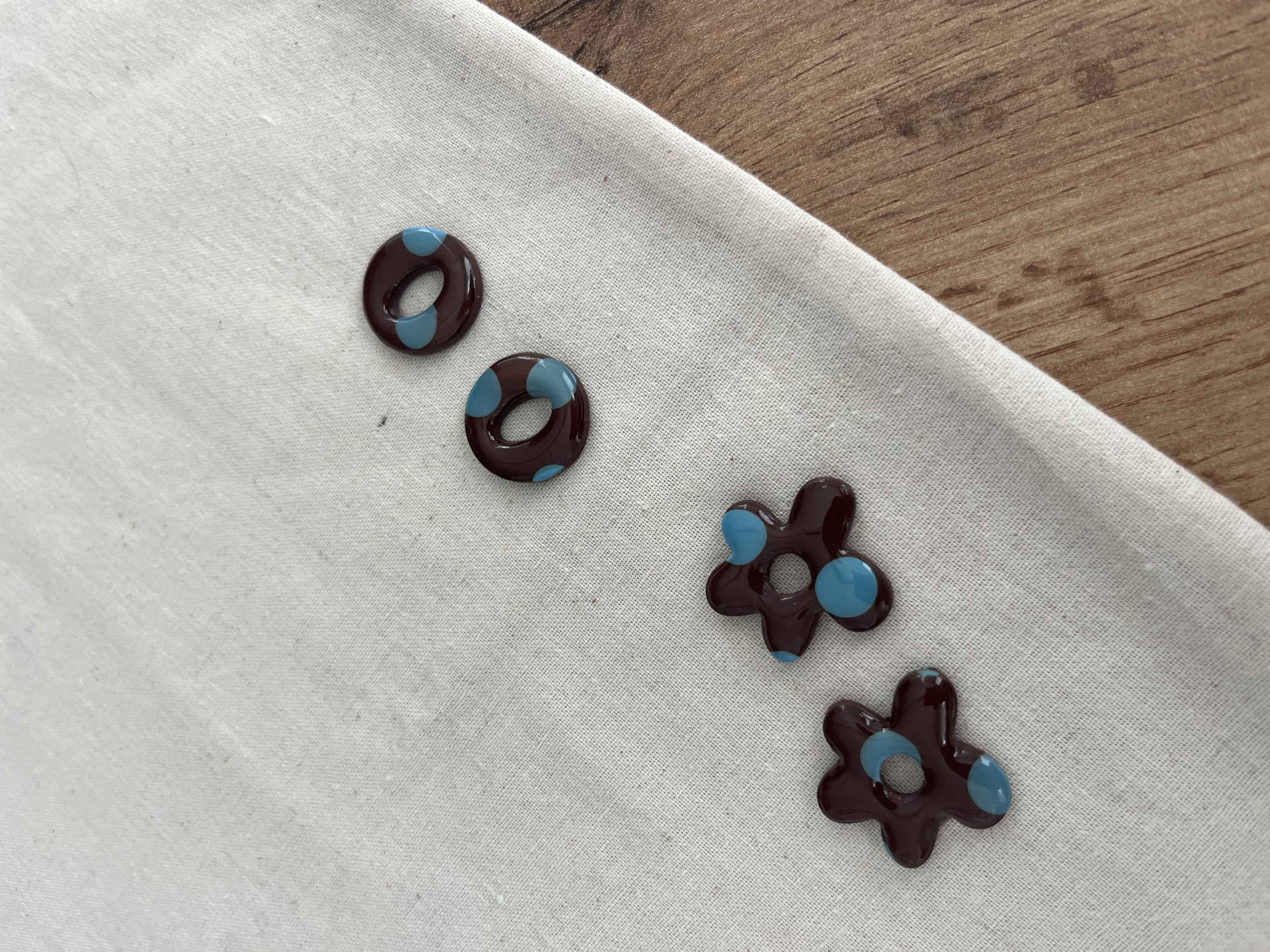 Aros flores marrones  