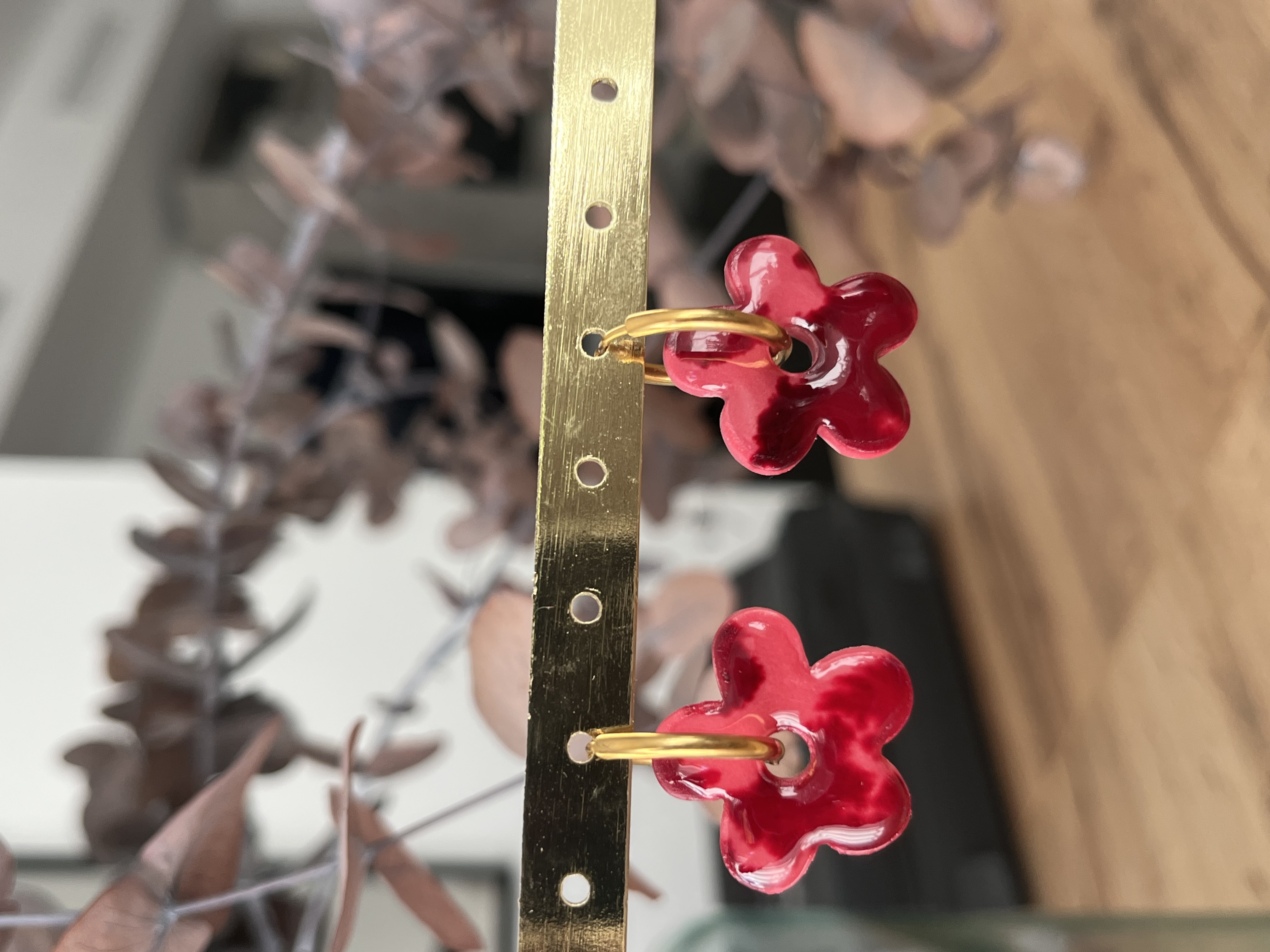 Aro charms flores rojos