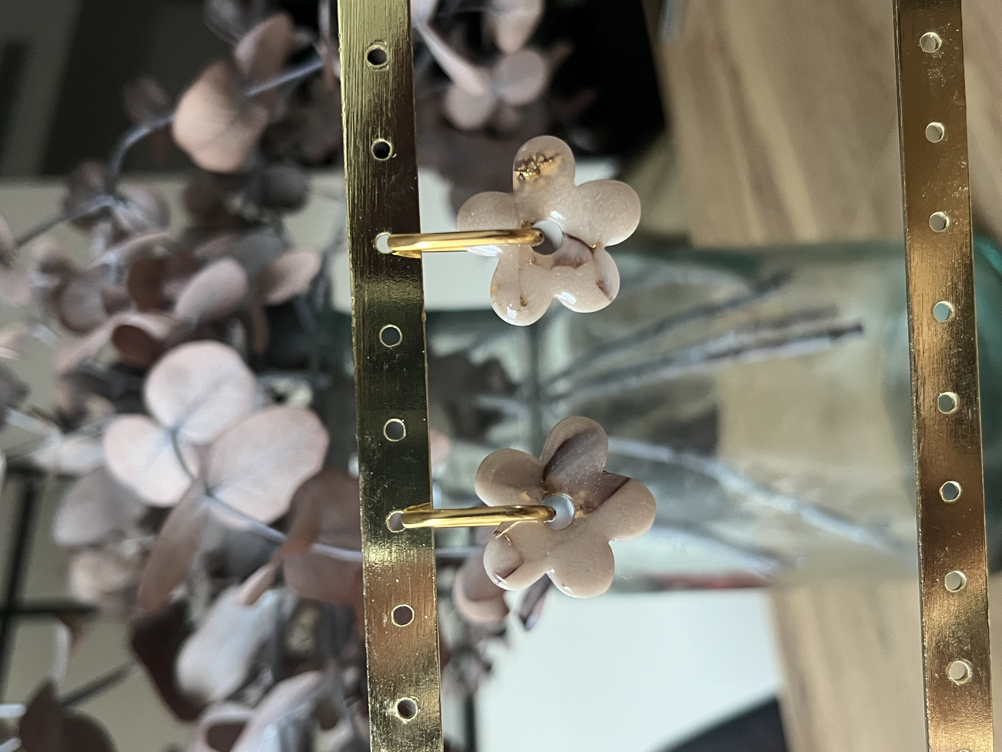 Aro flor marmolada marron