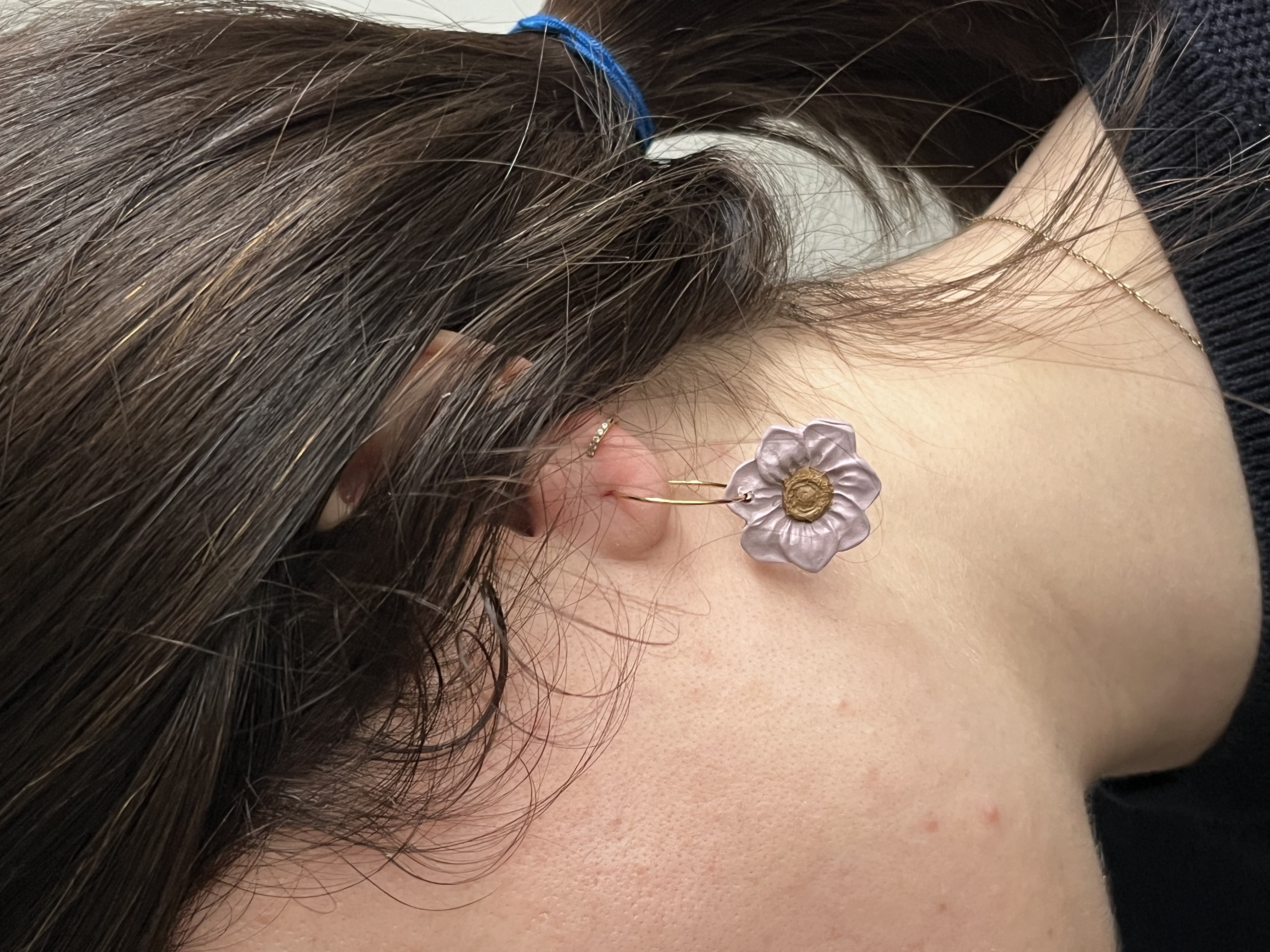 Flor lila dorada/plateada 