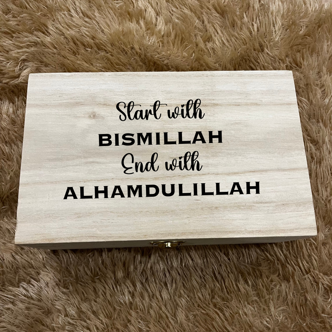 Makkah Wooden Tasbeeh Box – Laser Engraved Islamic Prayer Bead Storage | Kaaba Design | Muslim Gift for Ramadan, Hajj, Umrah or Eid