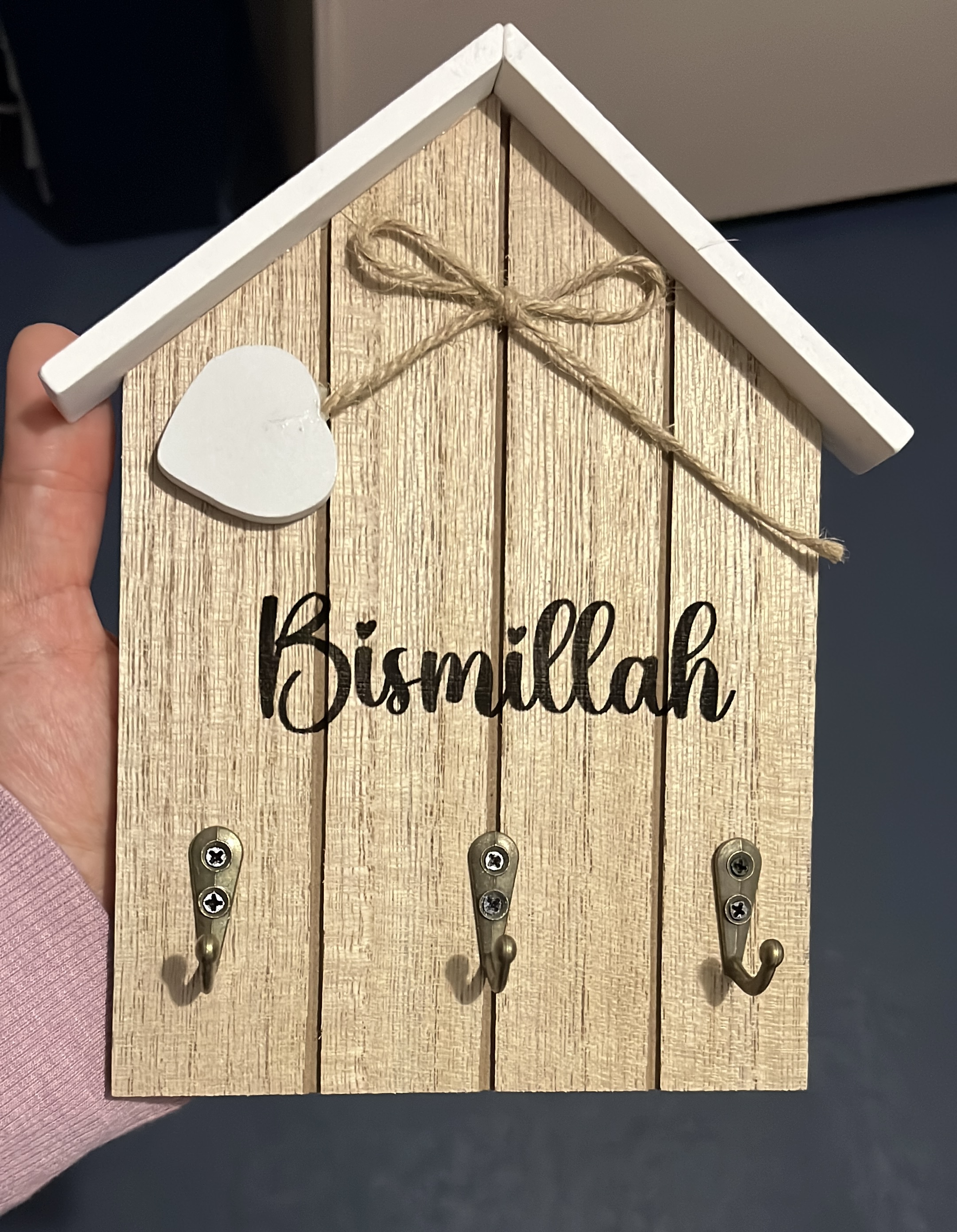 Bismillah Sign Key Holder for Wall, Islamic key organizer hook for wall decor, Muslim Housewarming Gift, Wall mounted Wooden Key Holder