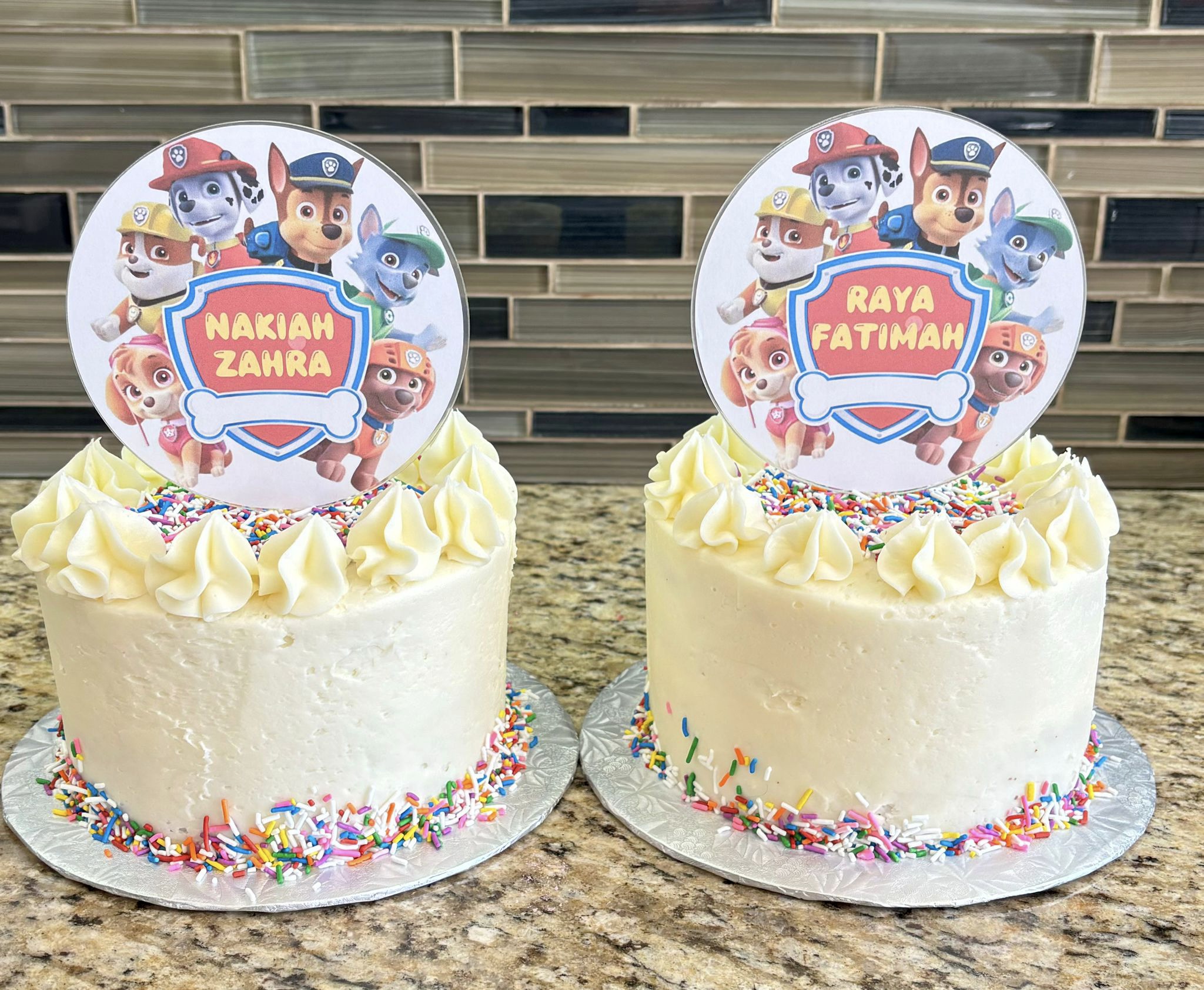 Custom Round Acrylic Cake Topper with Cartoon Characters – Personalized Birthday Party Decoration