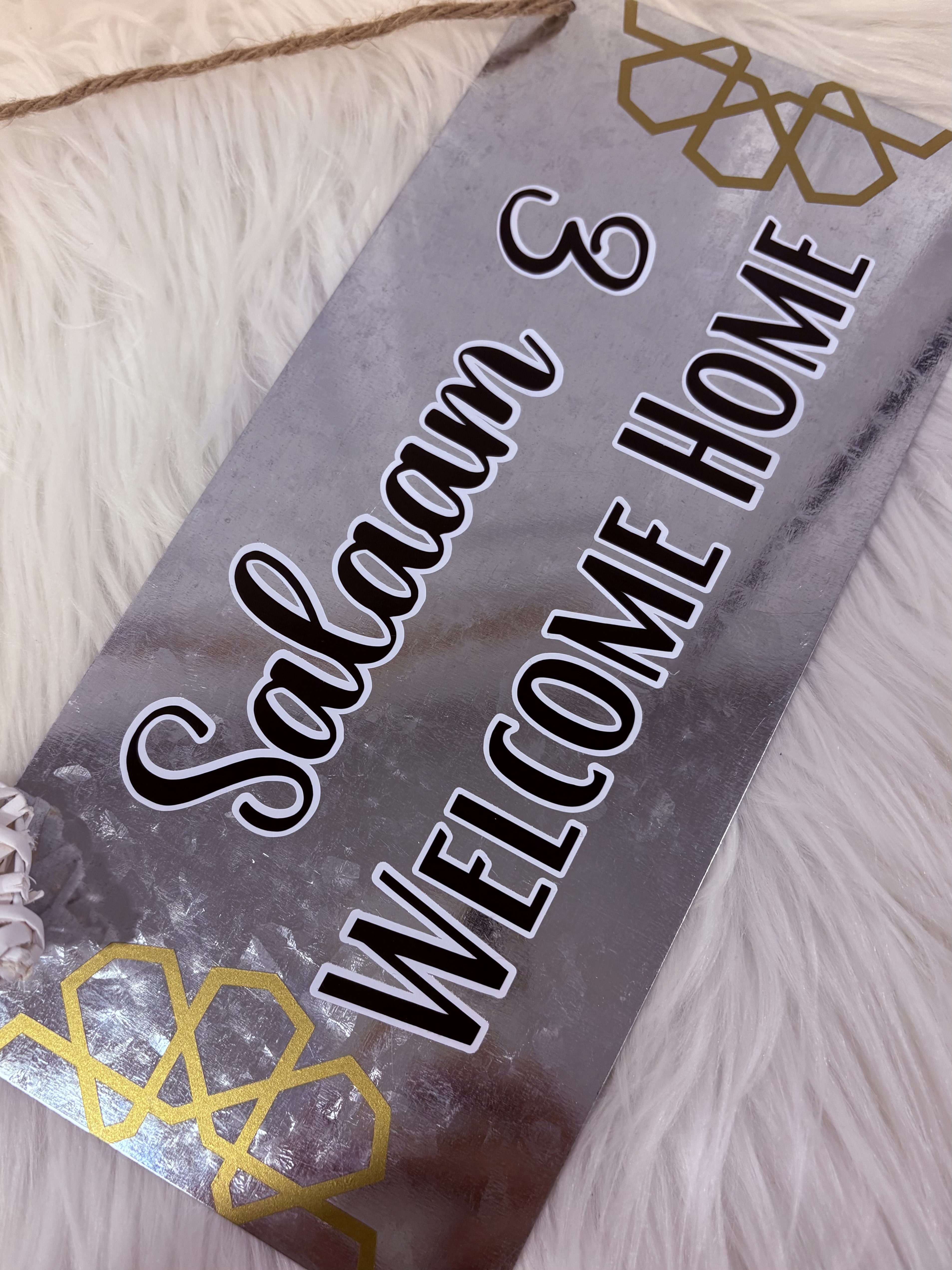 Salam and Welcome Metal Sign – Islamic Wall Decor for Entryway, Muslim Home Front Door Sign, Modern Arabic Greeting Wall Art