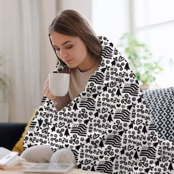 Plaid Breton aux Symboles Celtiques (Triskell & Hermines)