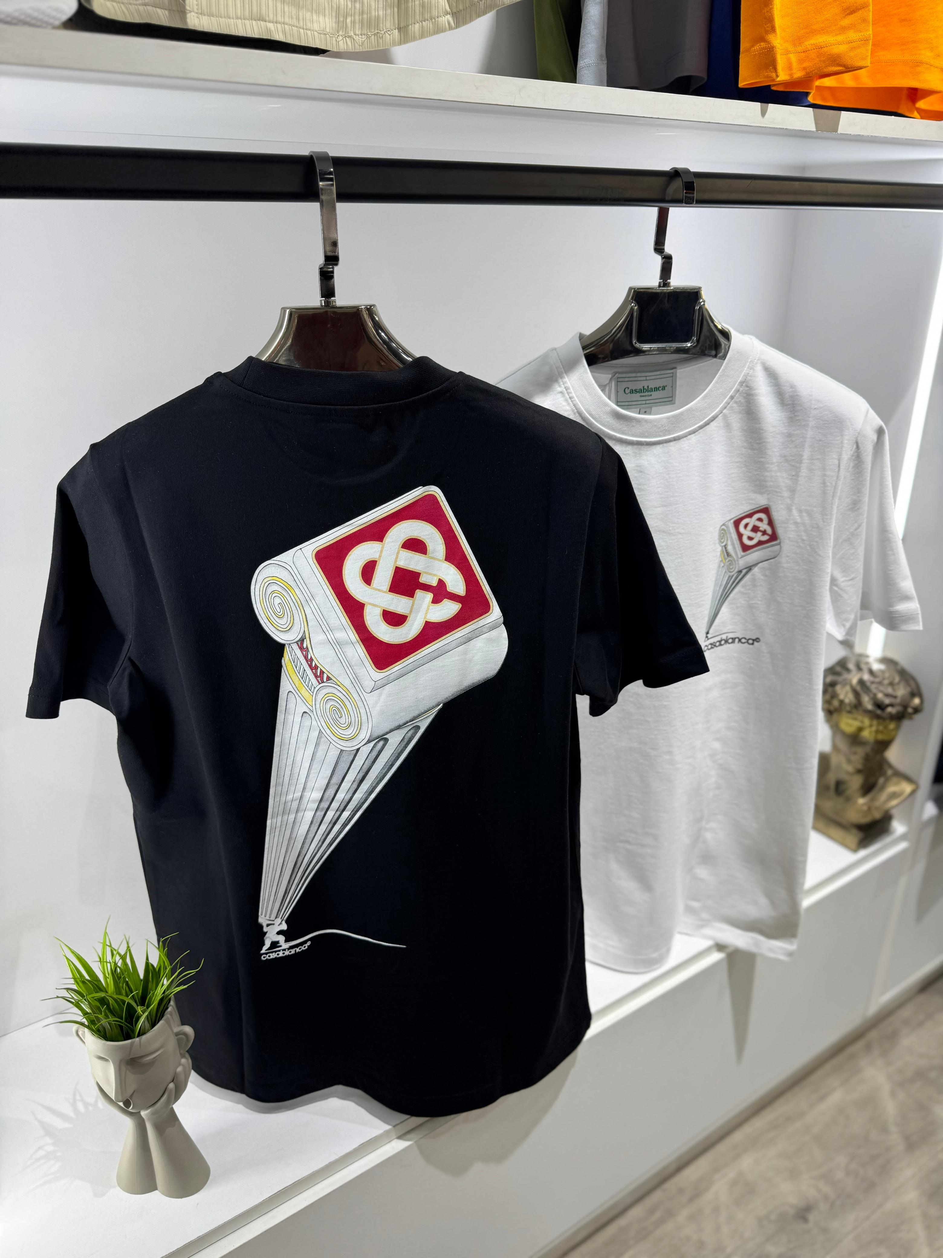 Graphic Center T-shirt – Statement Simplicity