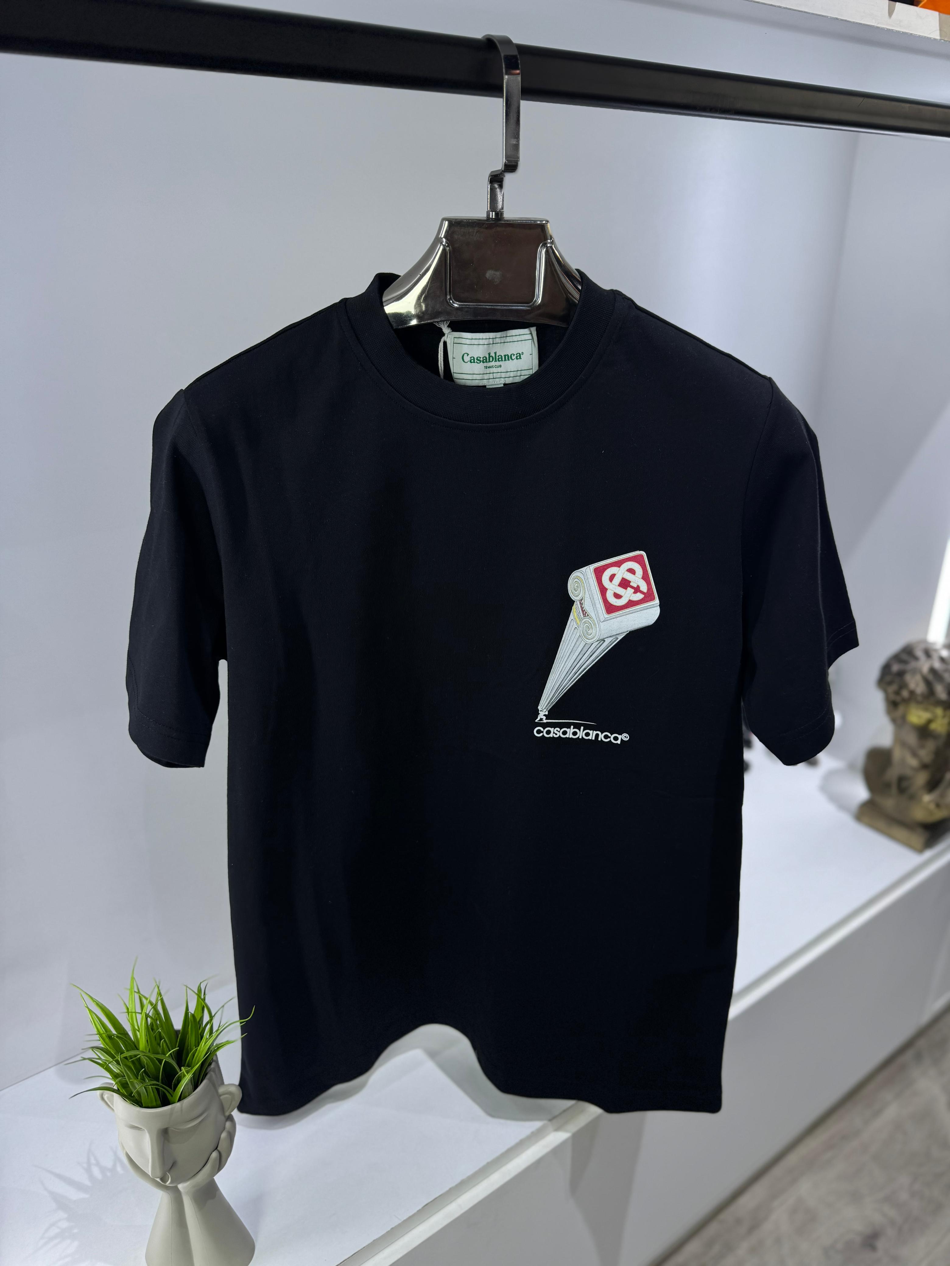 Graphic Center T-shirt – Statement Simplicity