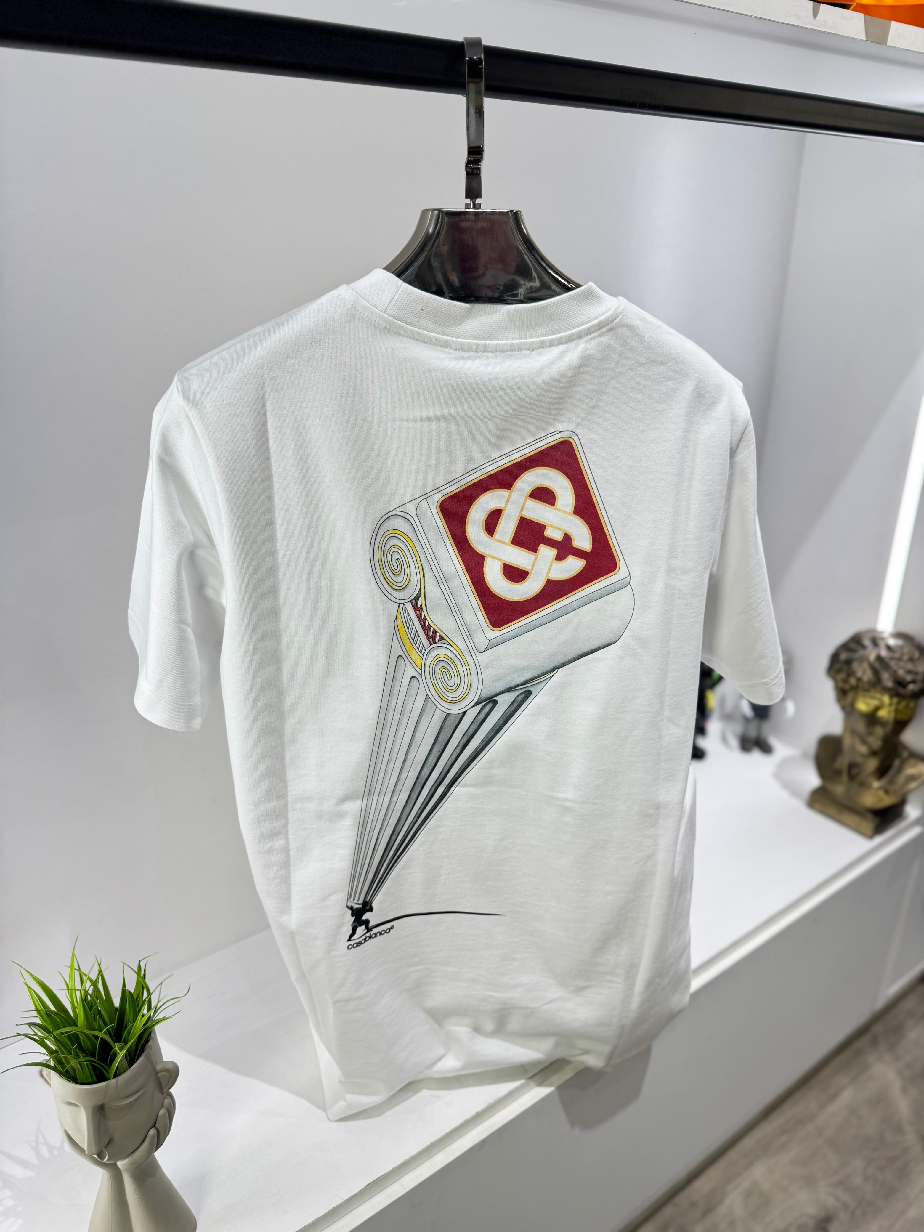 Graphic Center T-shirt – Statement Simplicity