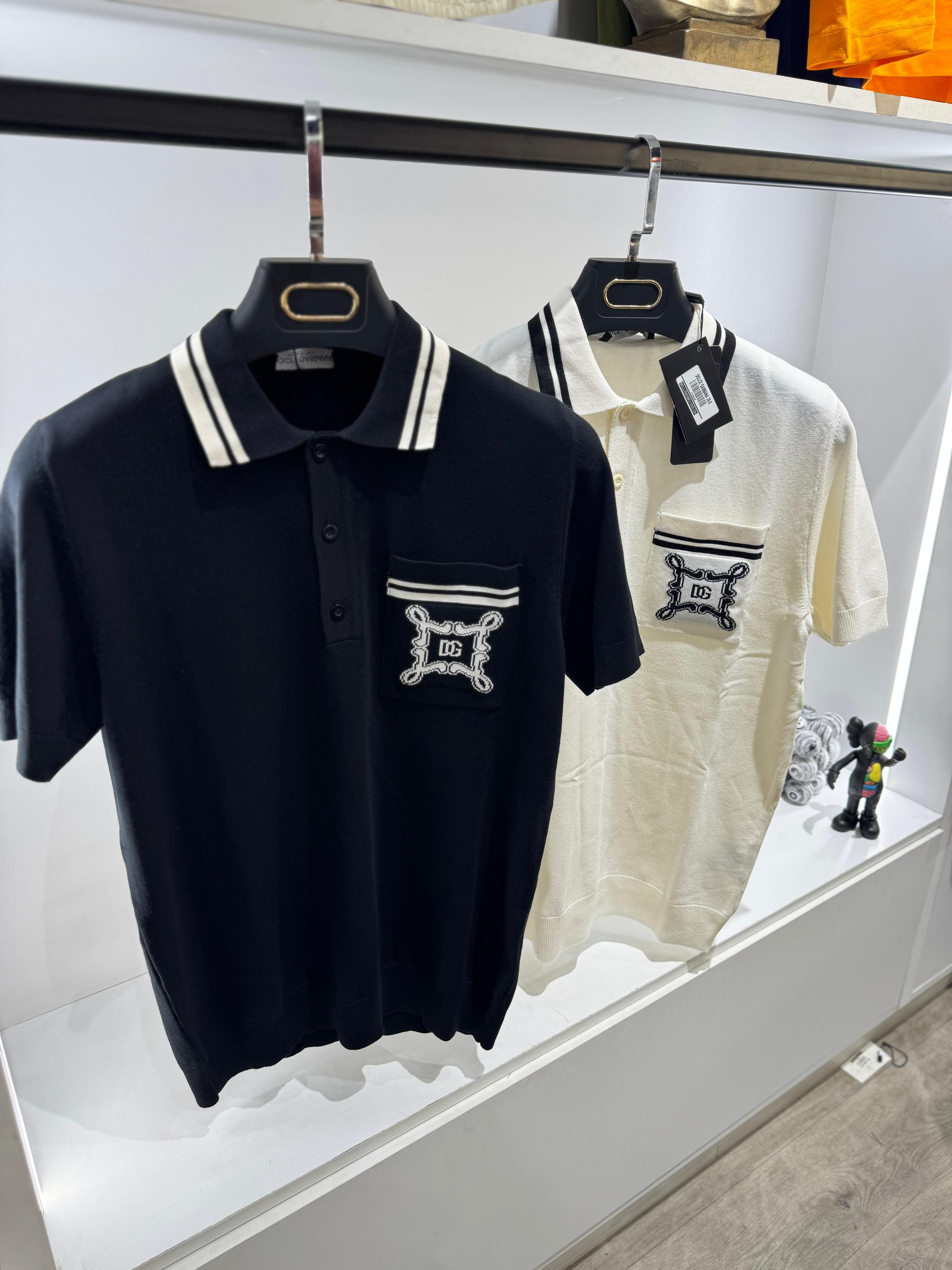 Two-Tone T-shirt – Distinctive & Stylish