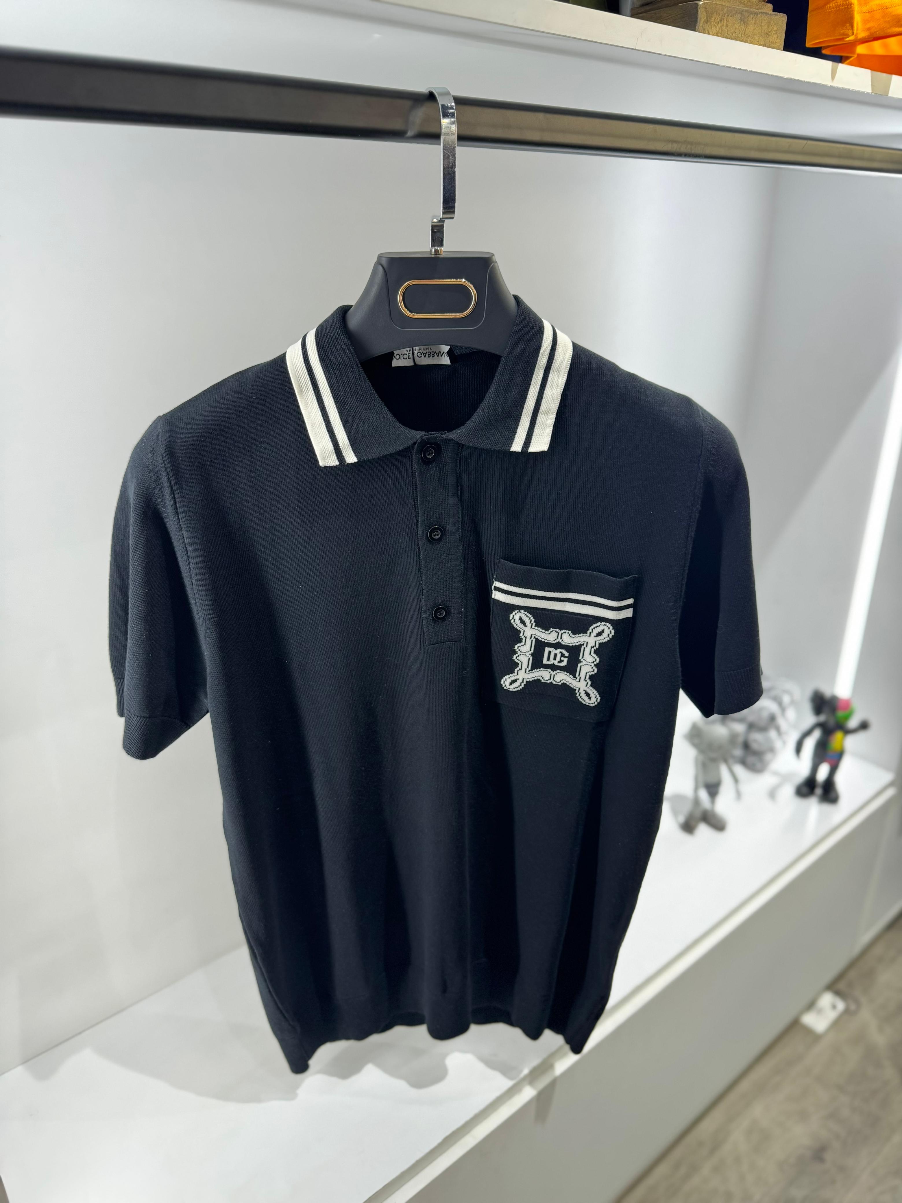 Two-Tone T-shirt – Distinctive & Stylish