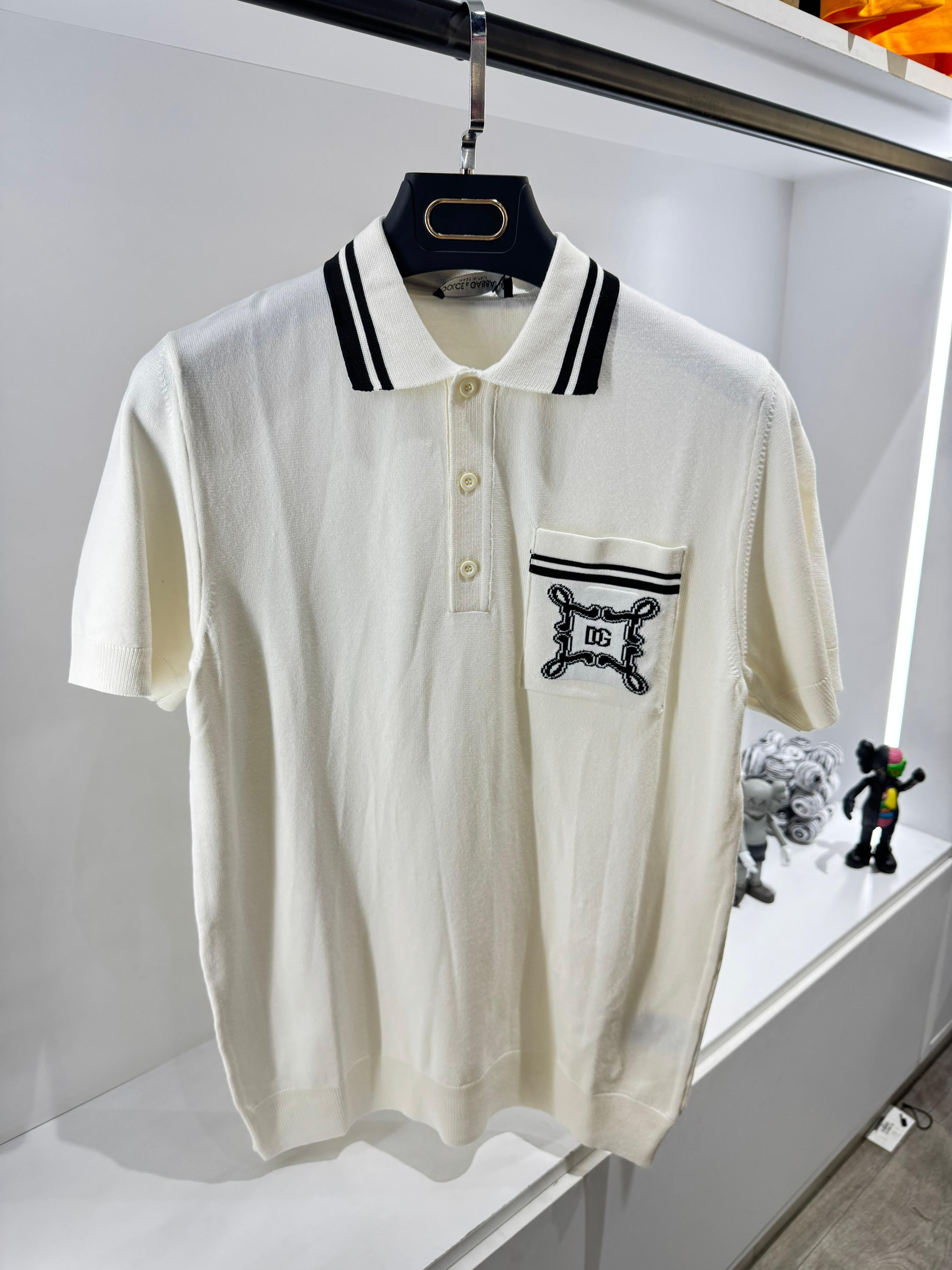 Two-Tone T-shirt – Distinctive & Stylish