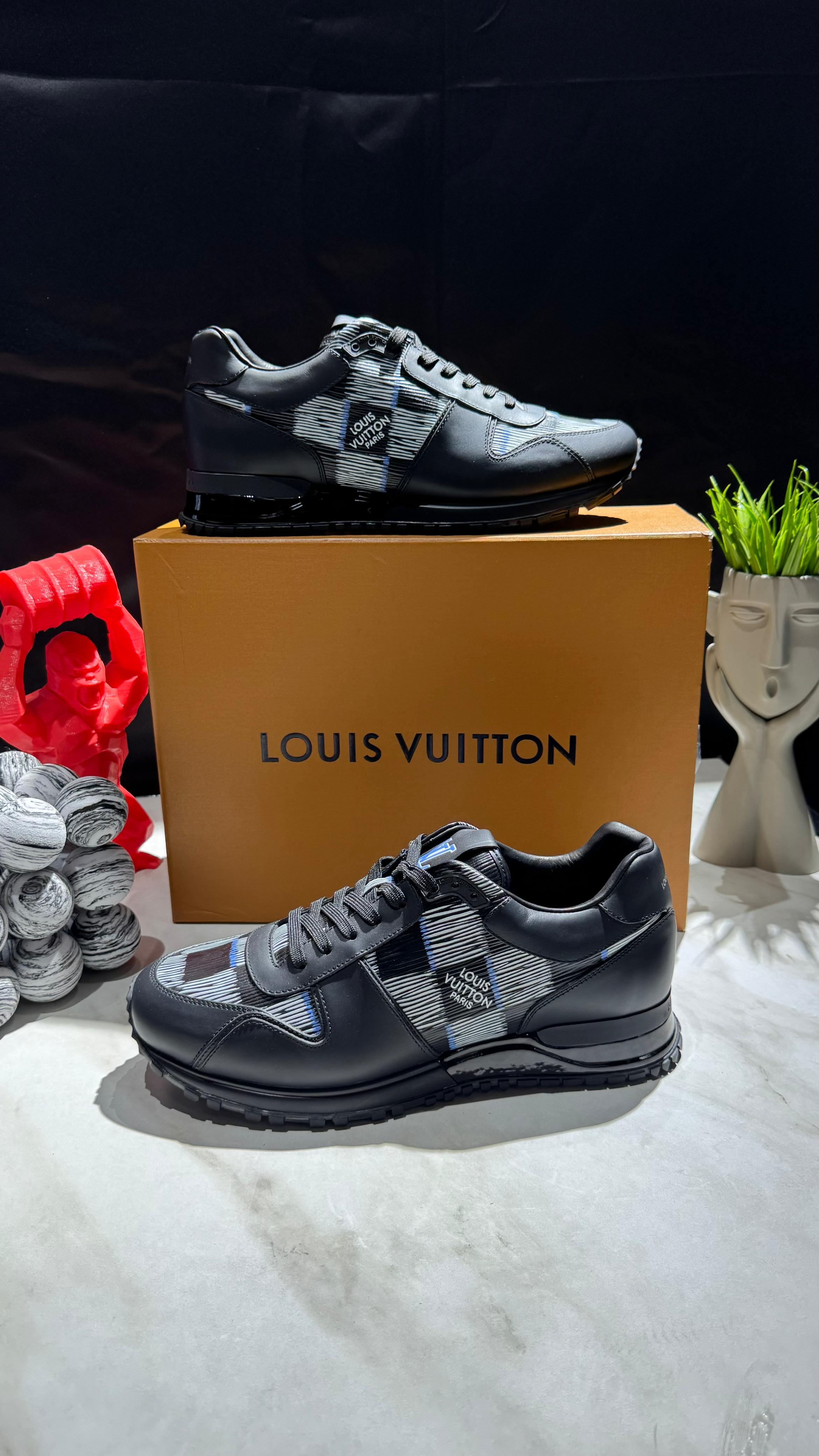 Retro-Inspired Running Sneakers – Sporty Style