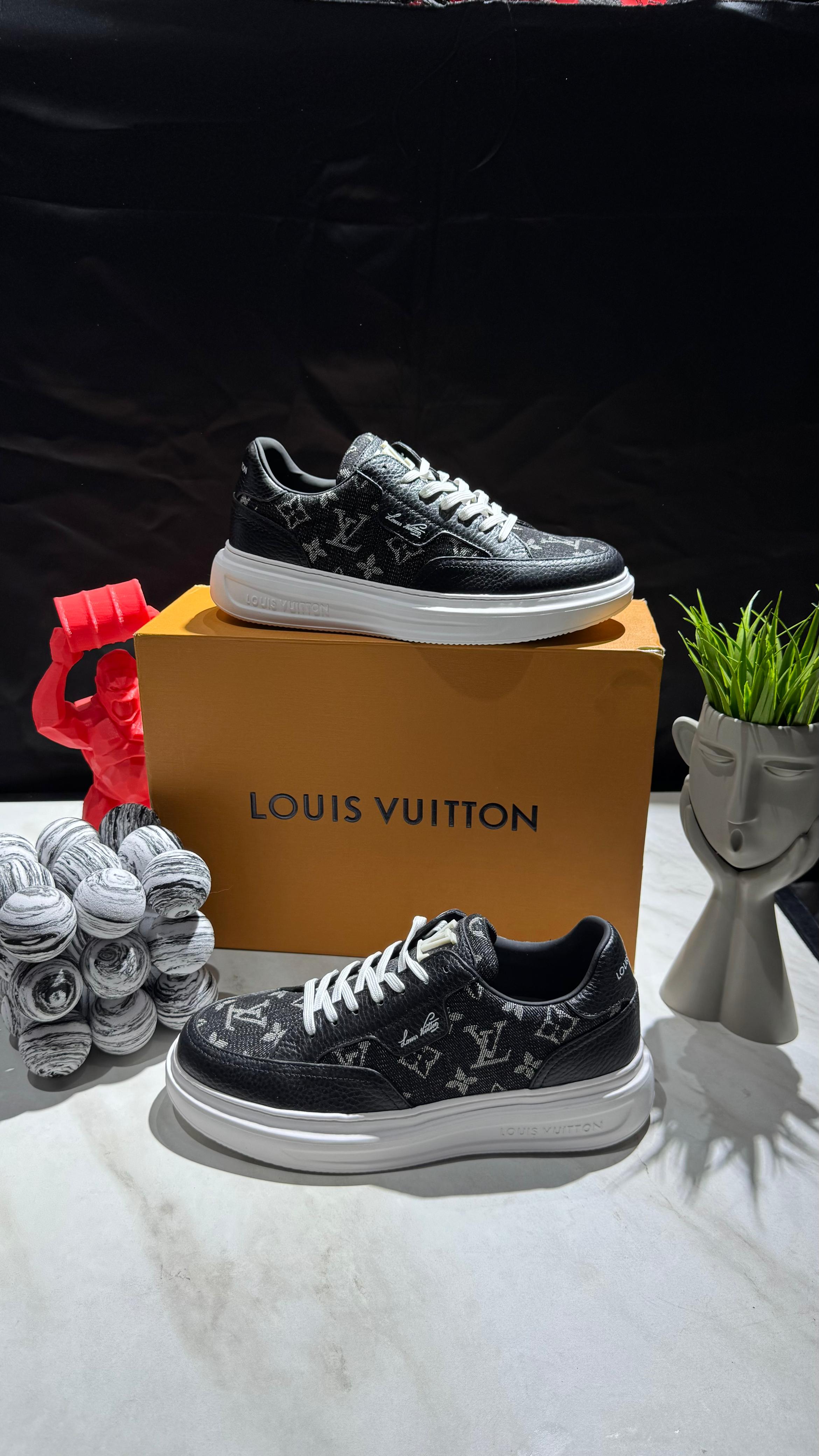 Textured Sneakers – Modern and Versatile
