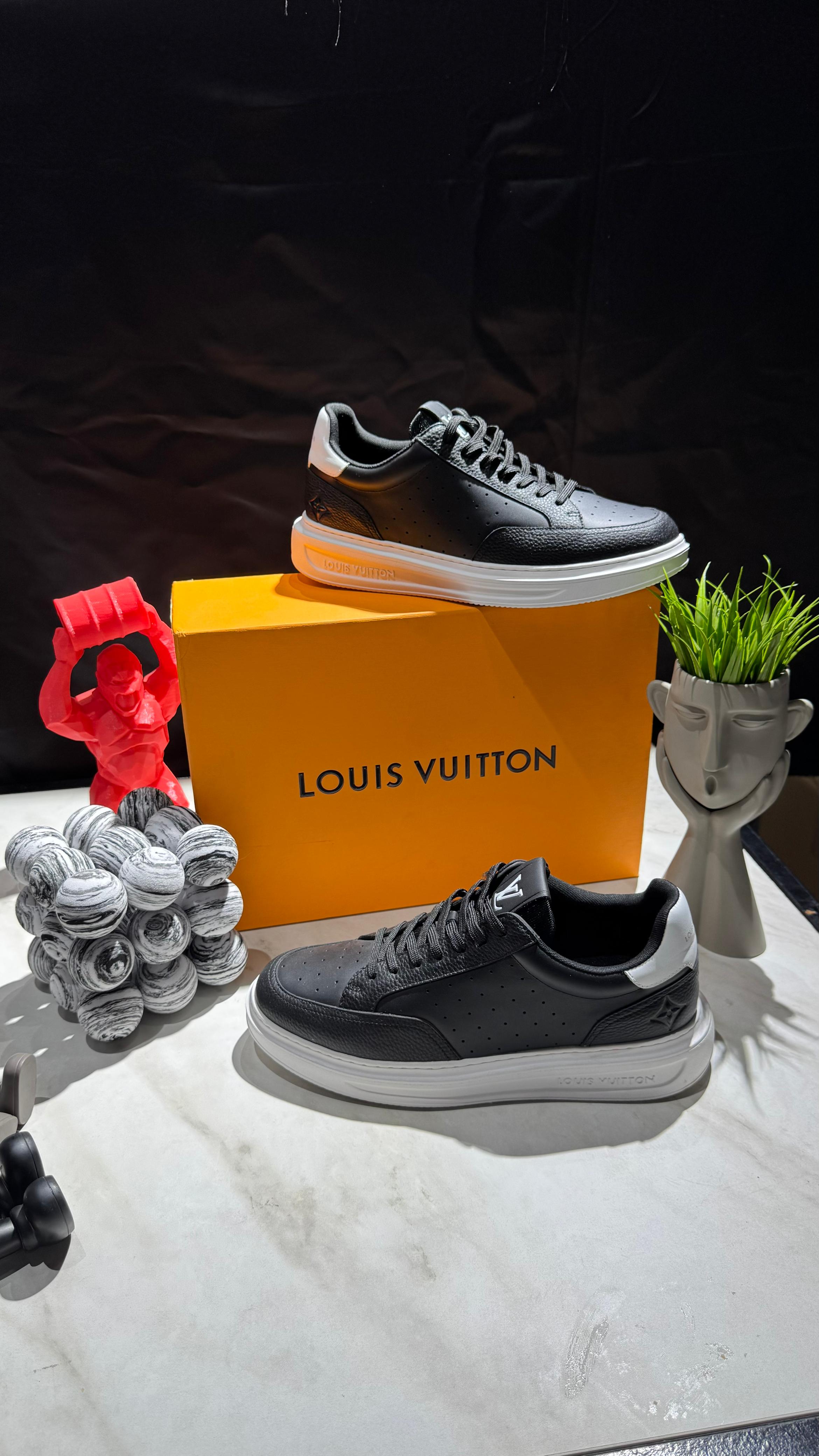 Black & White Leather Sneakers – Contrasting Style