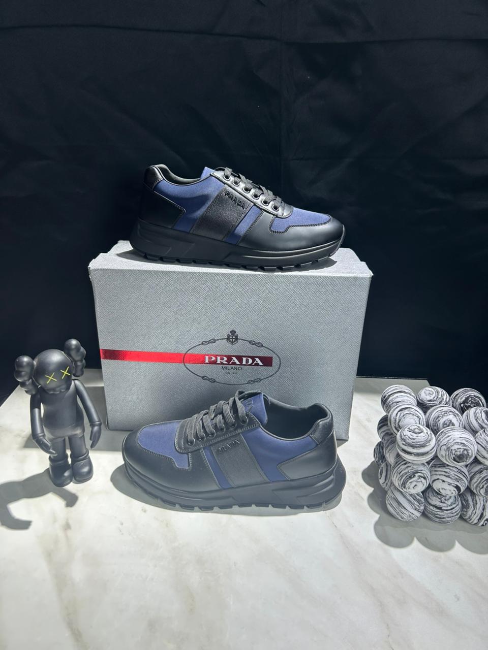 Sleek Urban Running-Inspired Sneakers