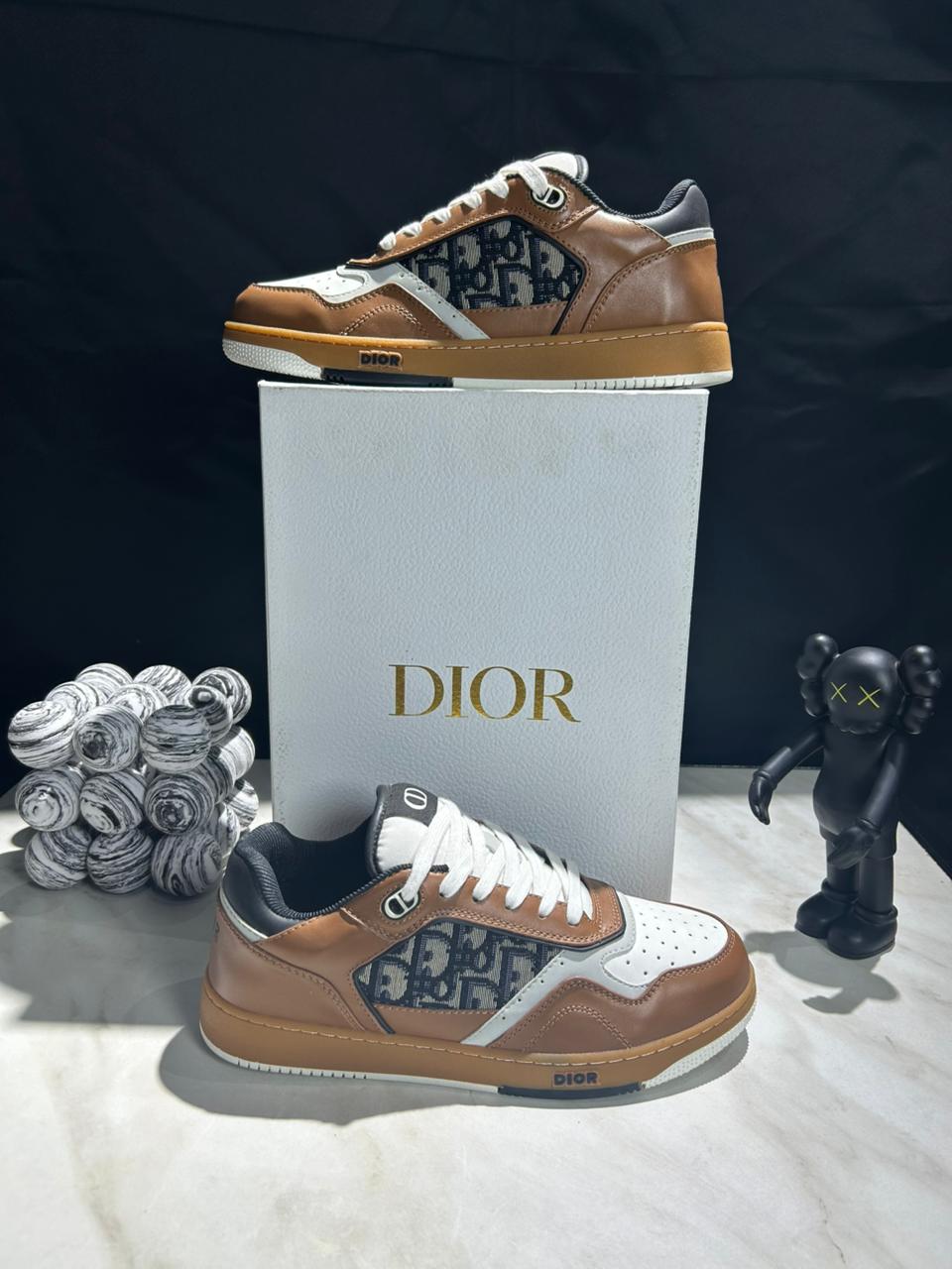 Elegant Low-Top Sneakers