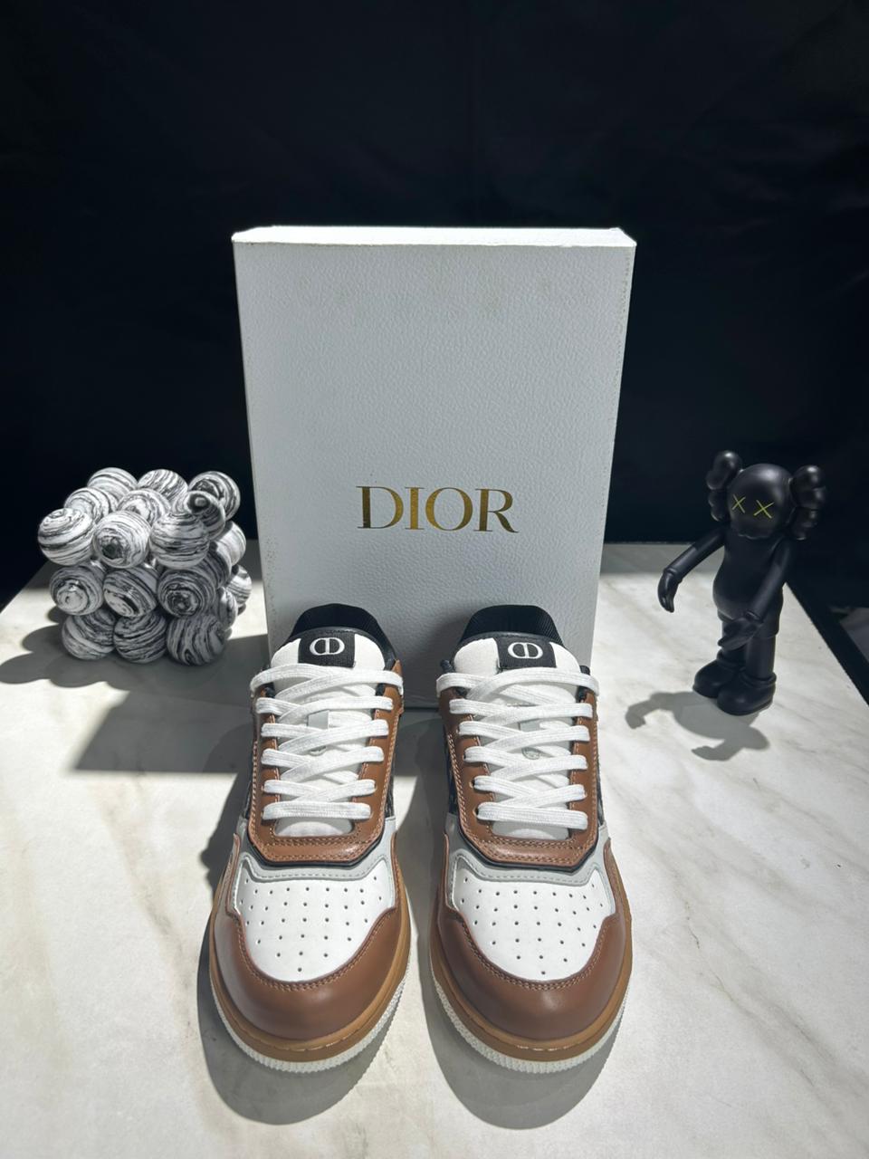 Elegant Low-Top Sneakers