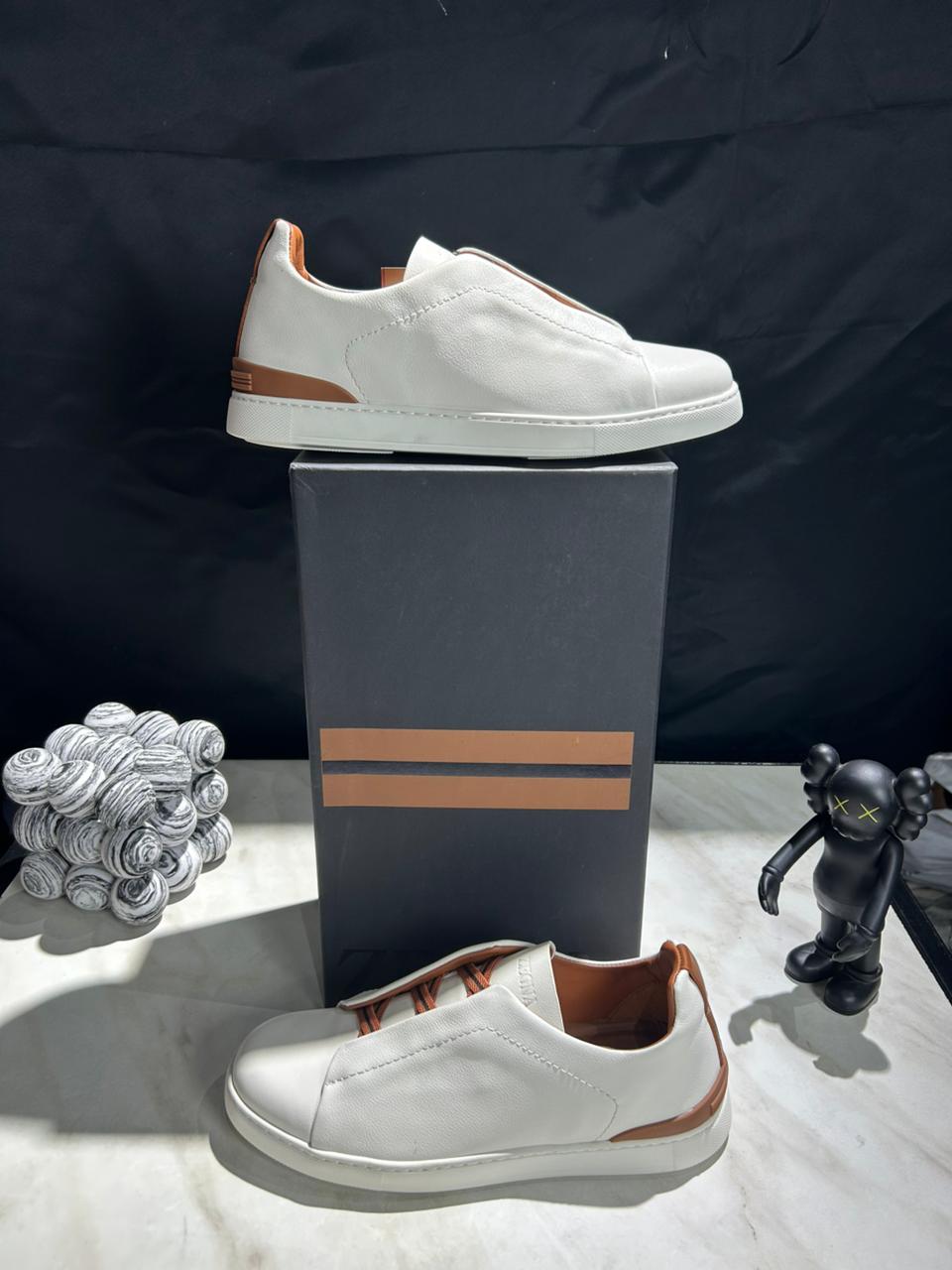 Minimalist Leather Low-Top Sneakers