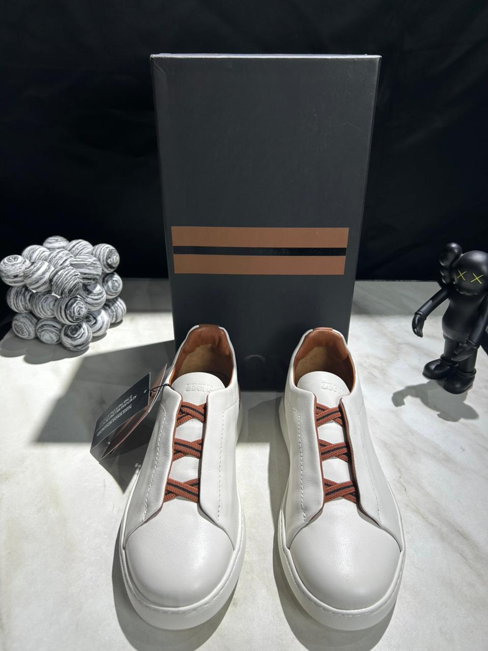 Minimalist Leather Low-Top Sneakers