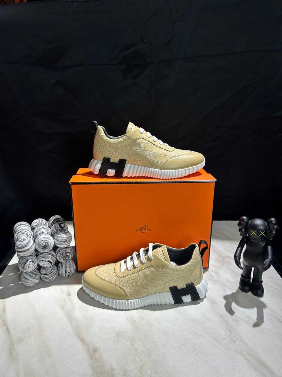 Luxury Textured Sneakers with Bold Sole Design