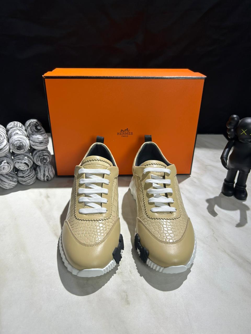 Luxury Textured Sneakers with Bold Sole Design