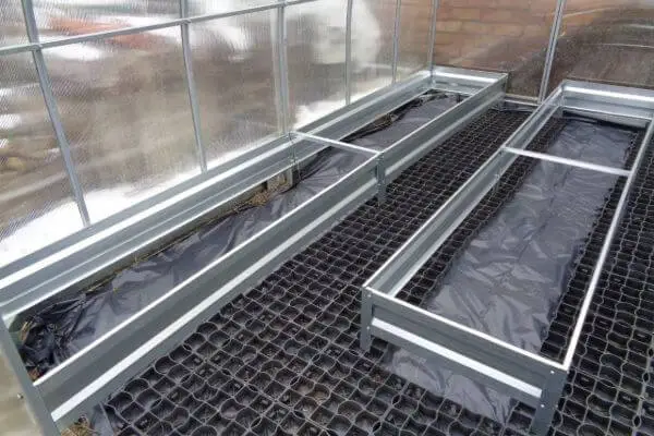 Šiltnamiai ir pagalbiniai pastatai