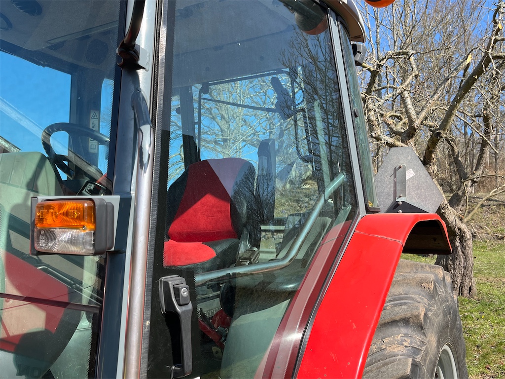 Massey Ferguson 4335-4 – 79 ch – 2002 – 3 876 heures