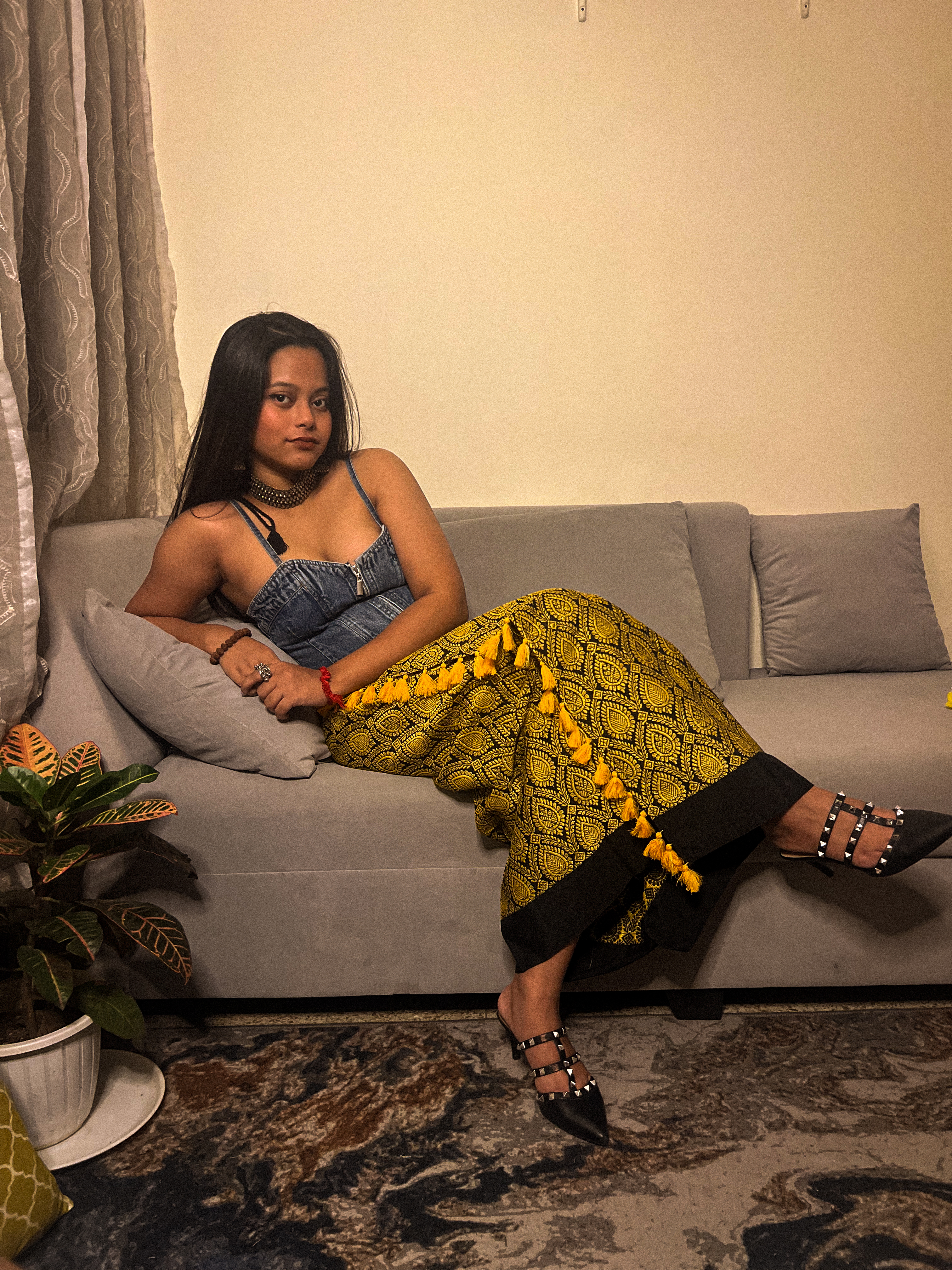 Saheli — Black Yellow