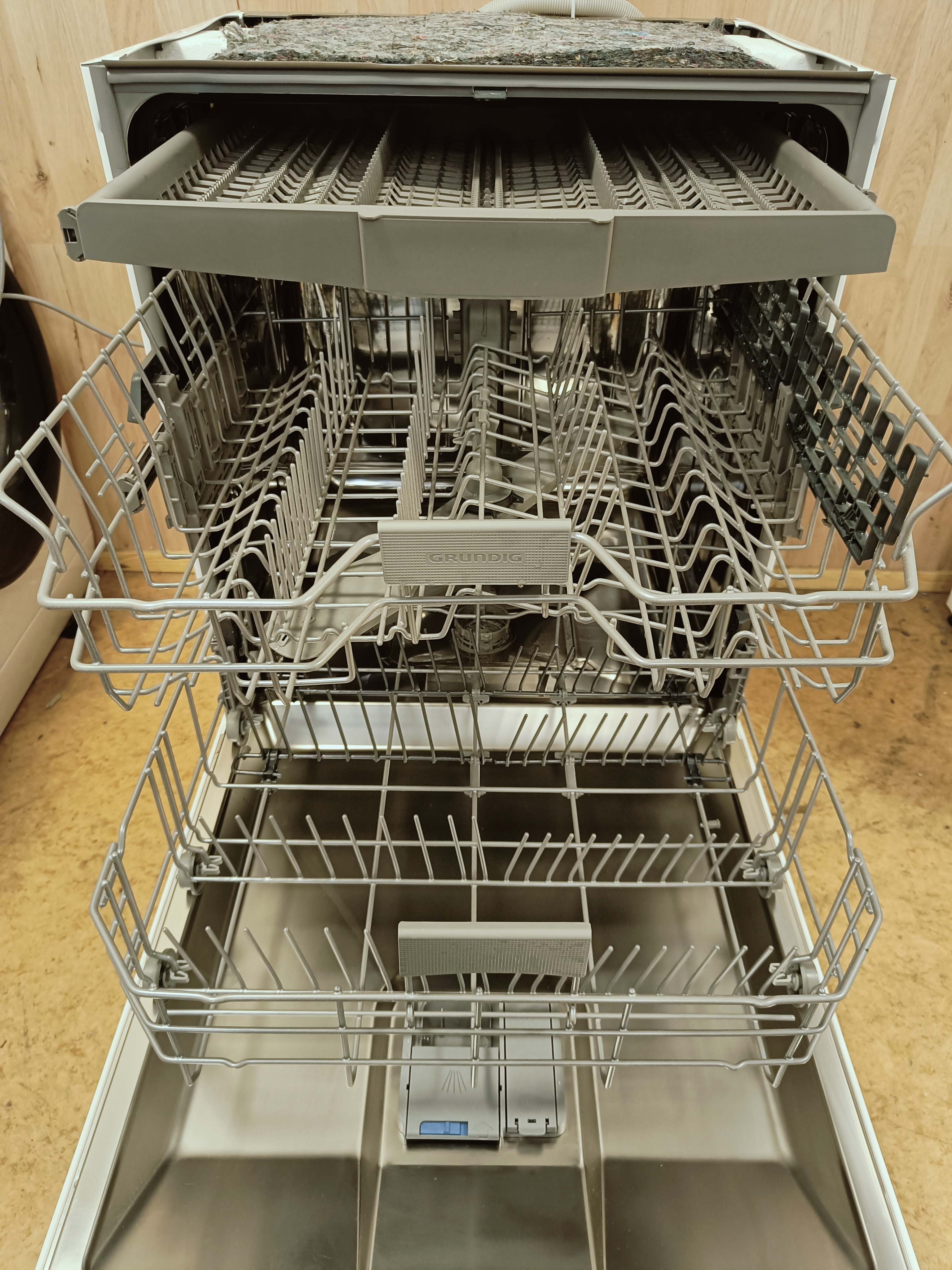 Grundig 60cm/3tasoinen tiskikone 