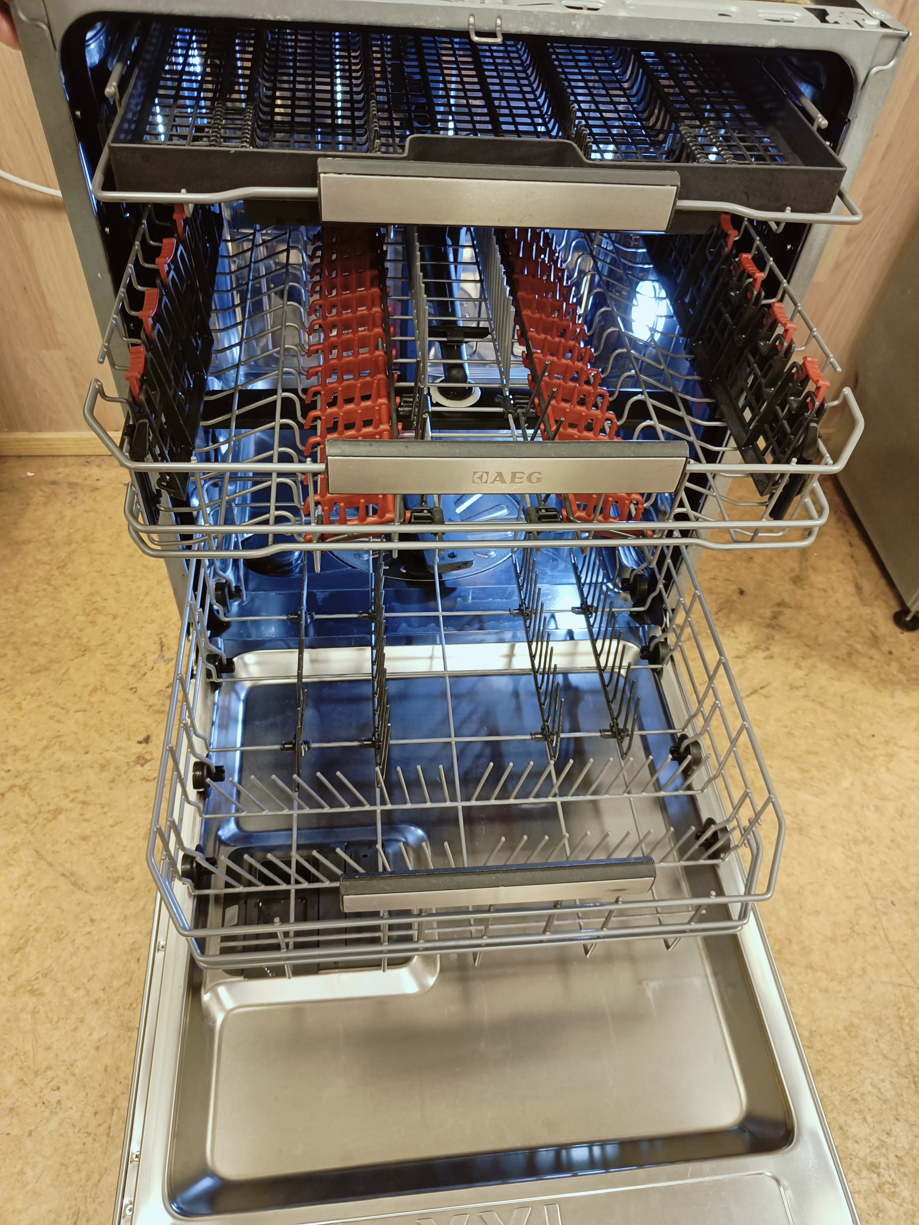 AEG 60cm 3 tasoinen tiskikone 