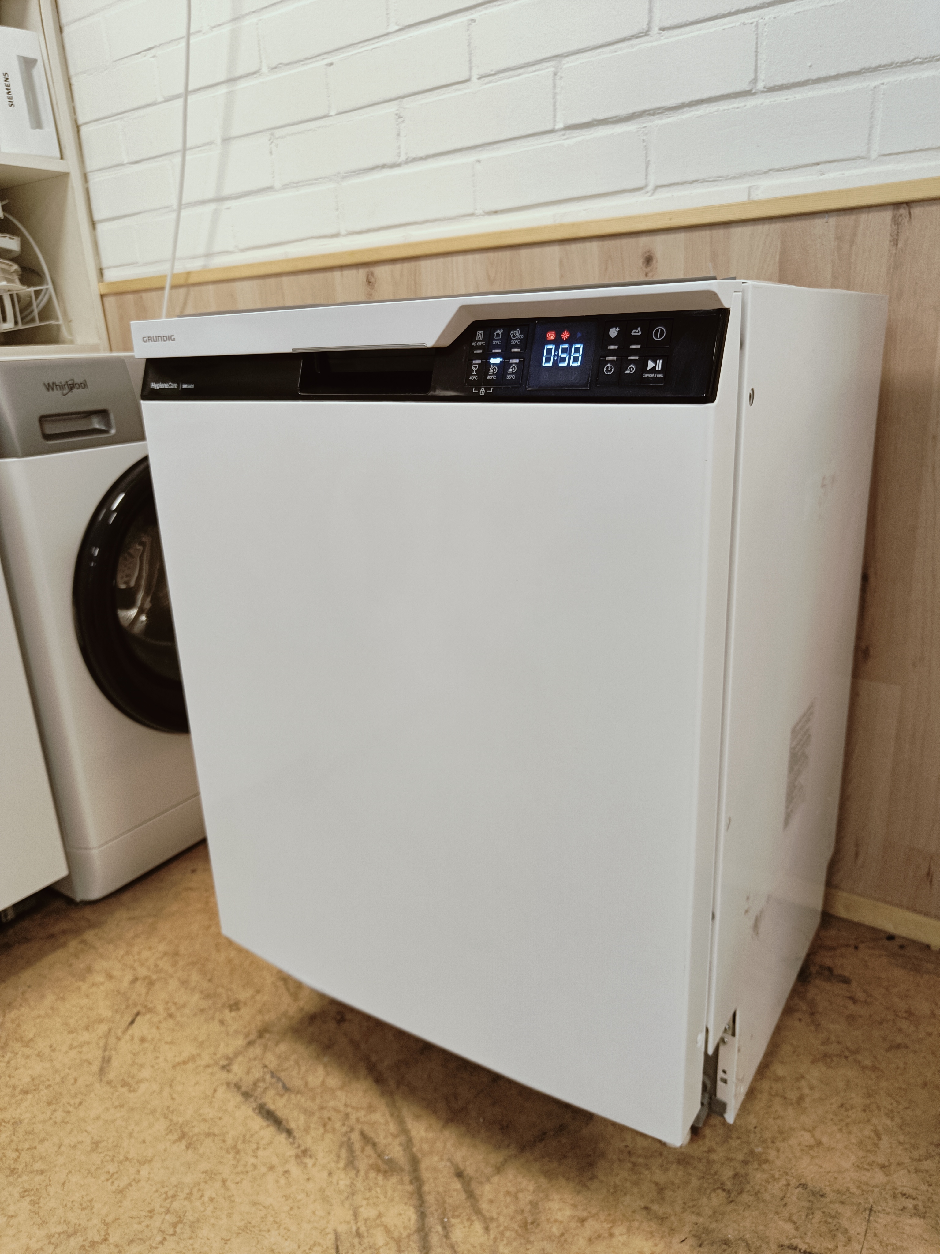 Grundig 60cm/3tasoinen tiskikone 