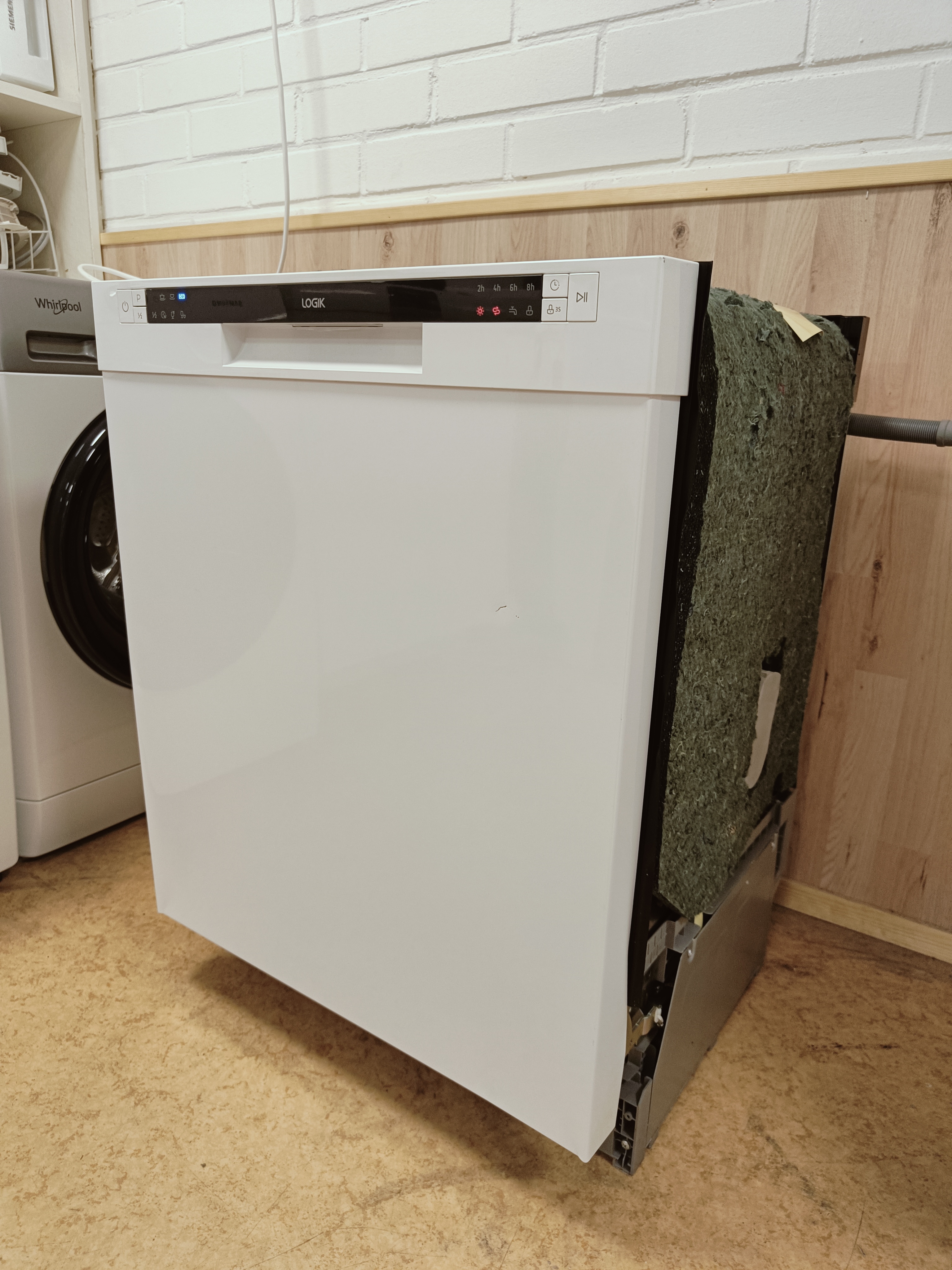 Käyttämätön Logik 60cm tiskikone