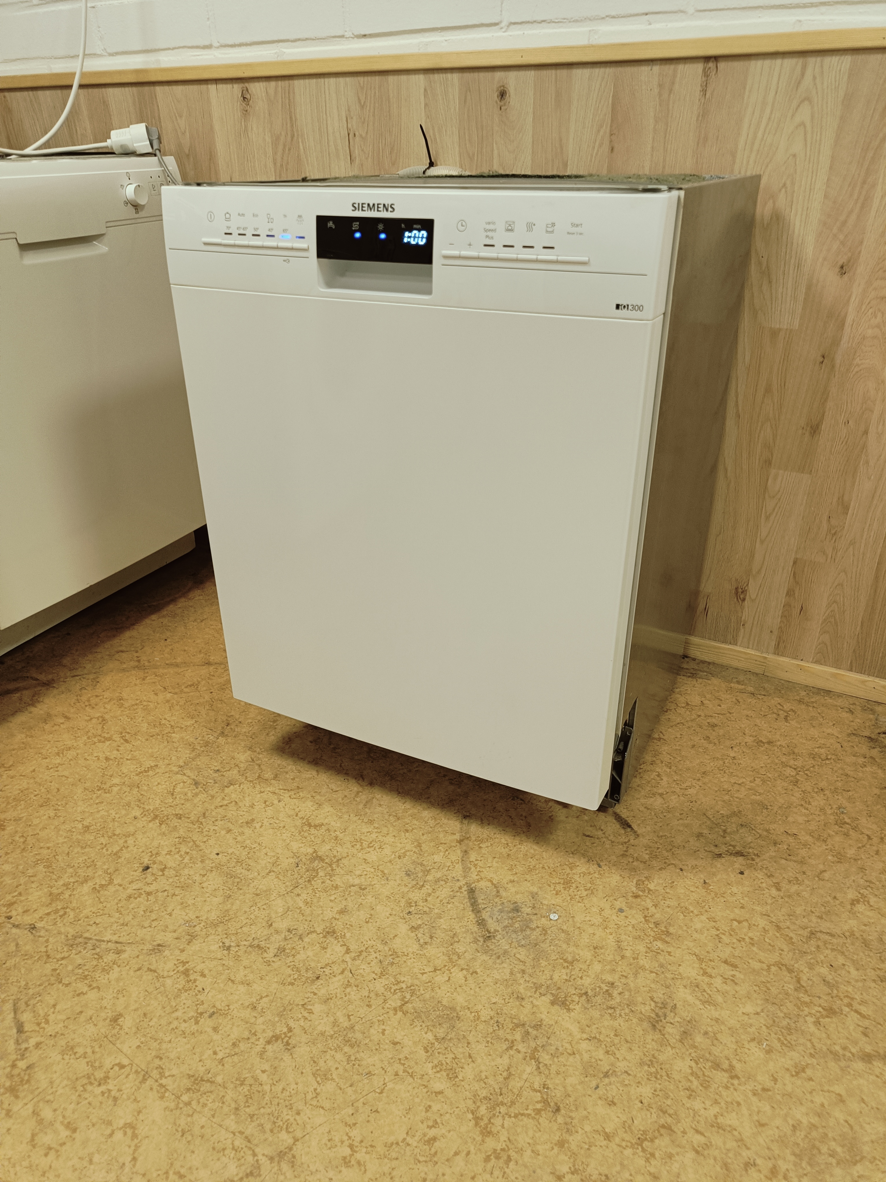 Siemens iQ300/ 3 tasoinen 60cm tiskikone