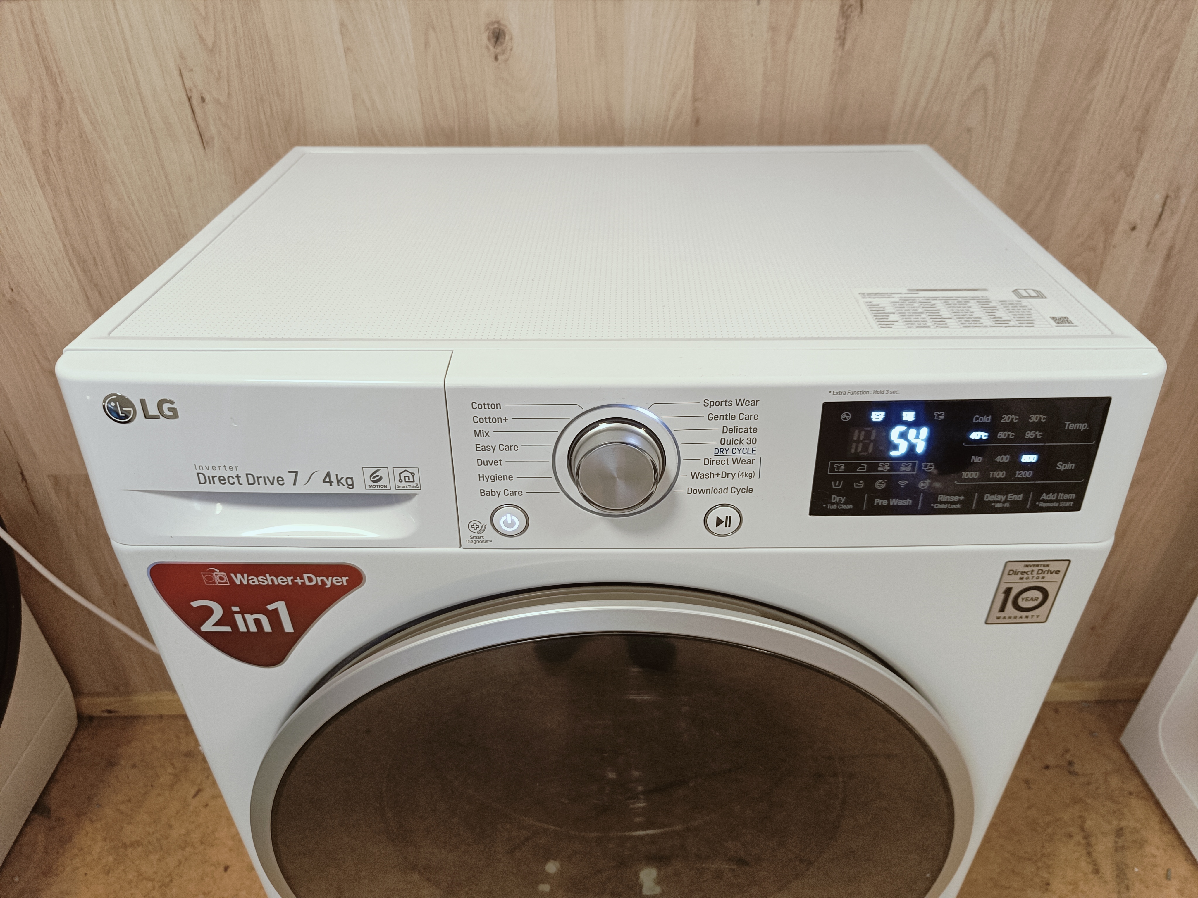 Kapea LG DirectDrive 7/4kg kuivaava pesukone 