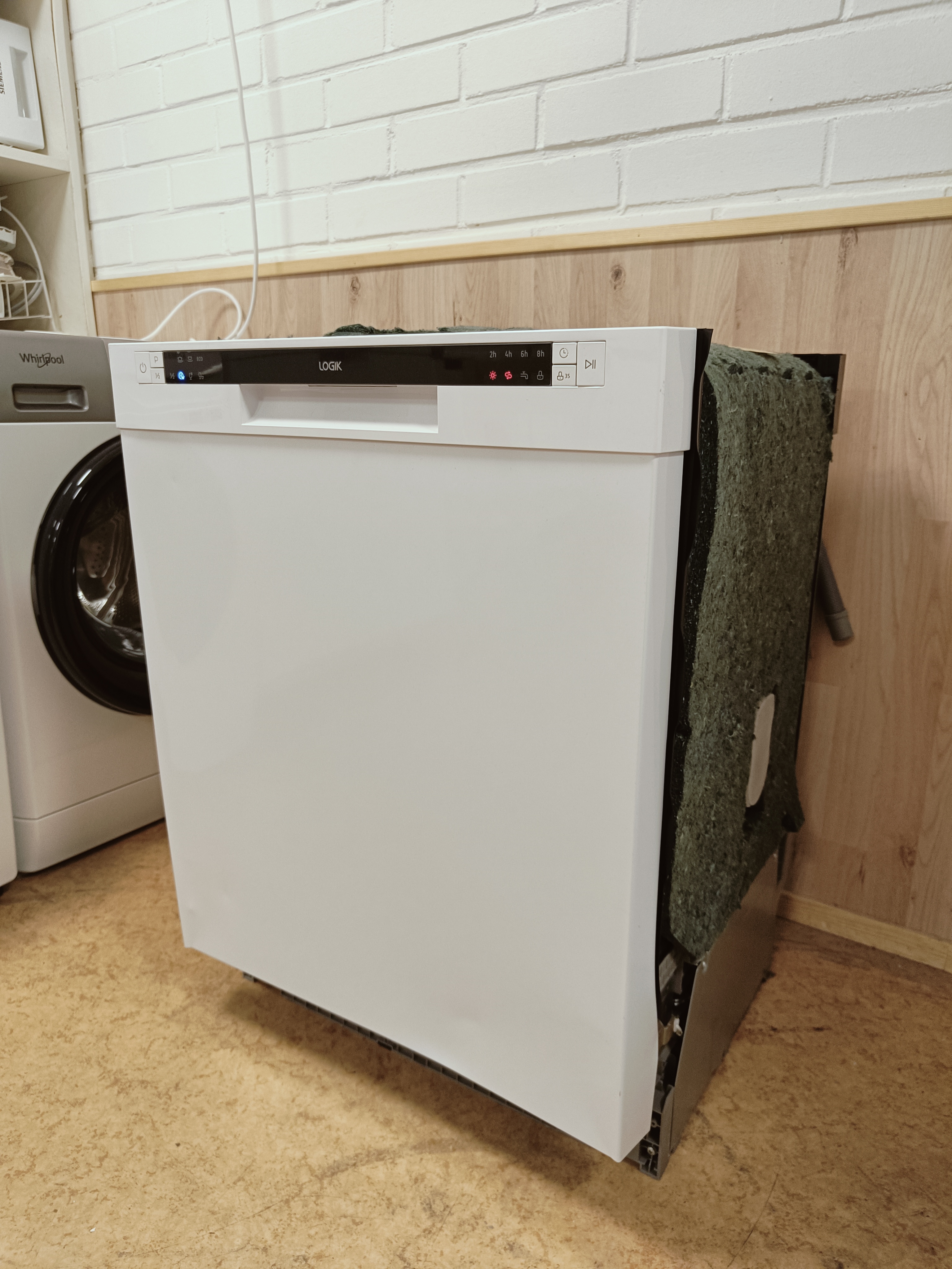 Käyttämätön Logik 60cm tiskikone