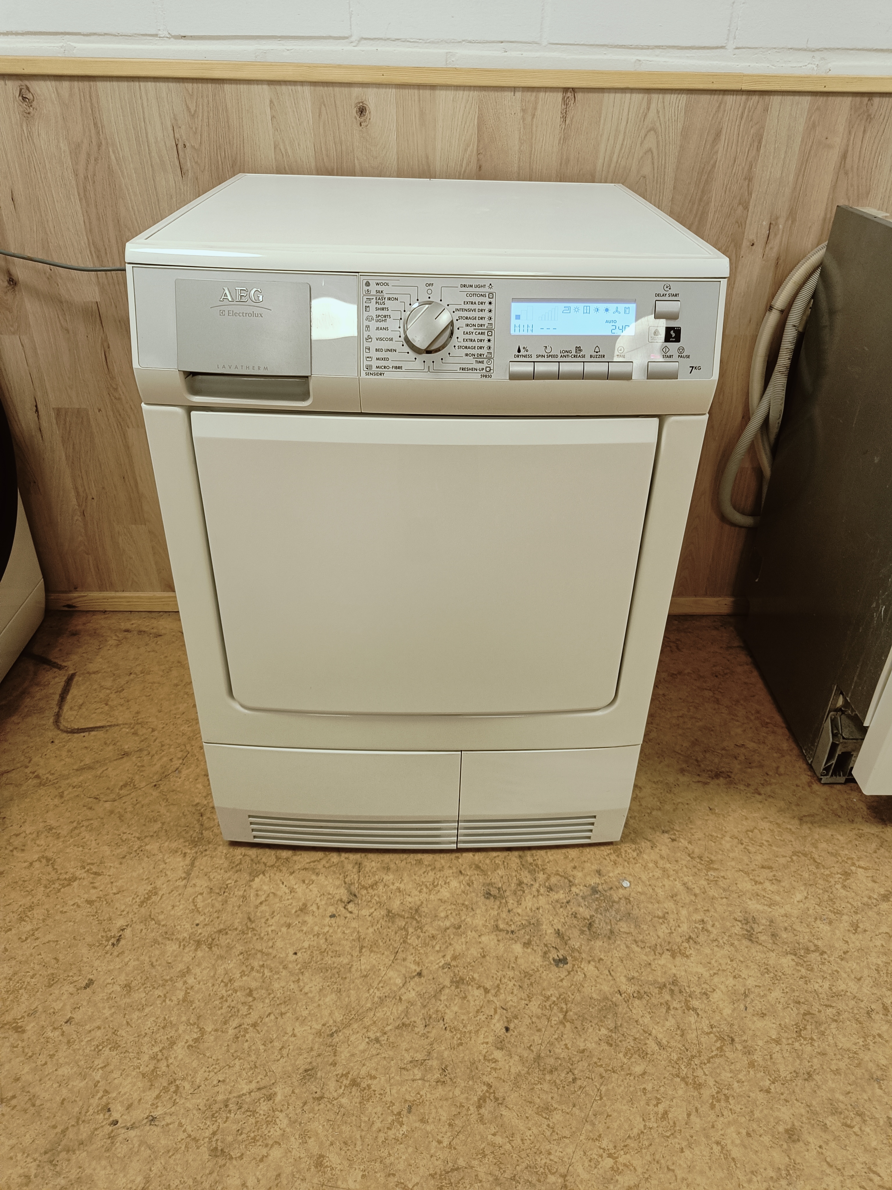 AEG 7kg kuivausrumpu 