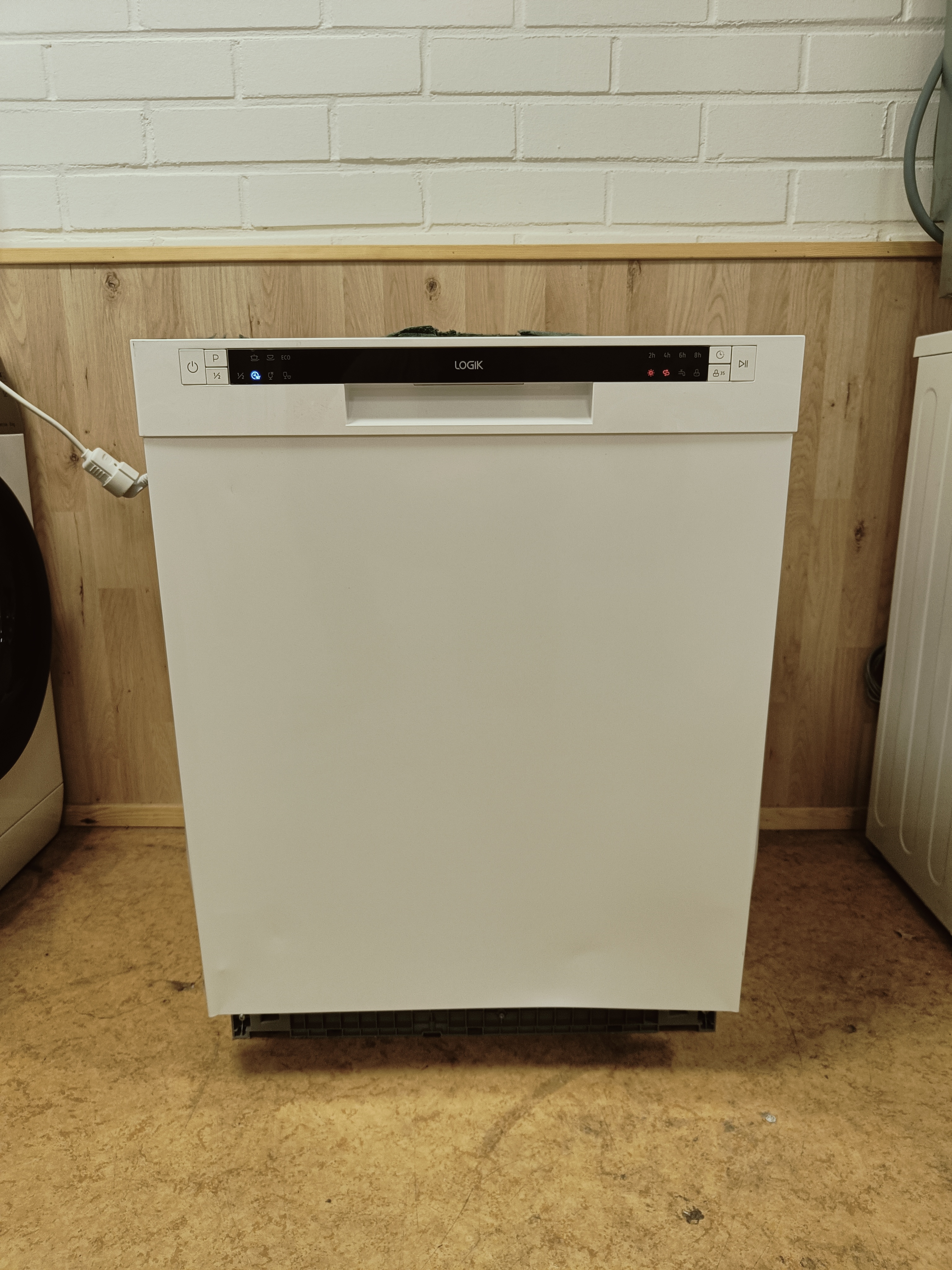 Käyttämätön Logik 60cm tiskikone 