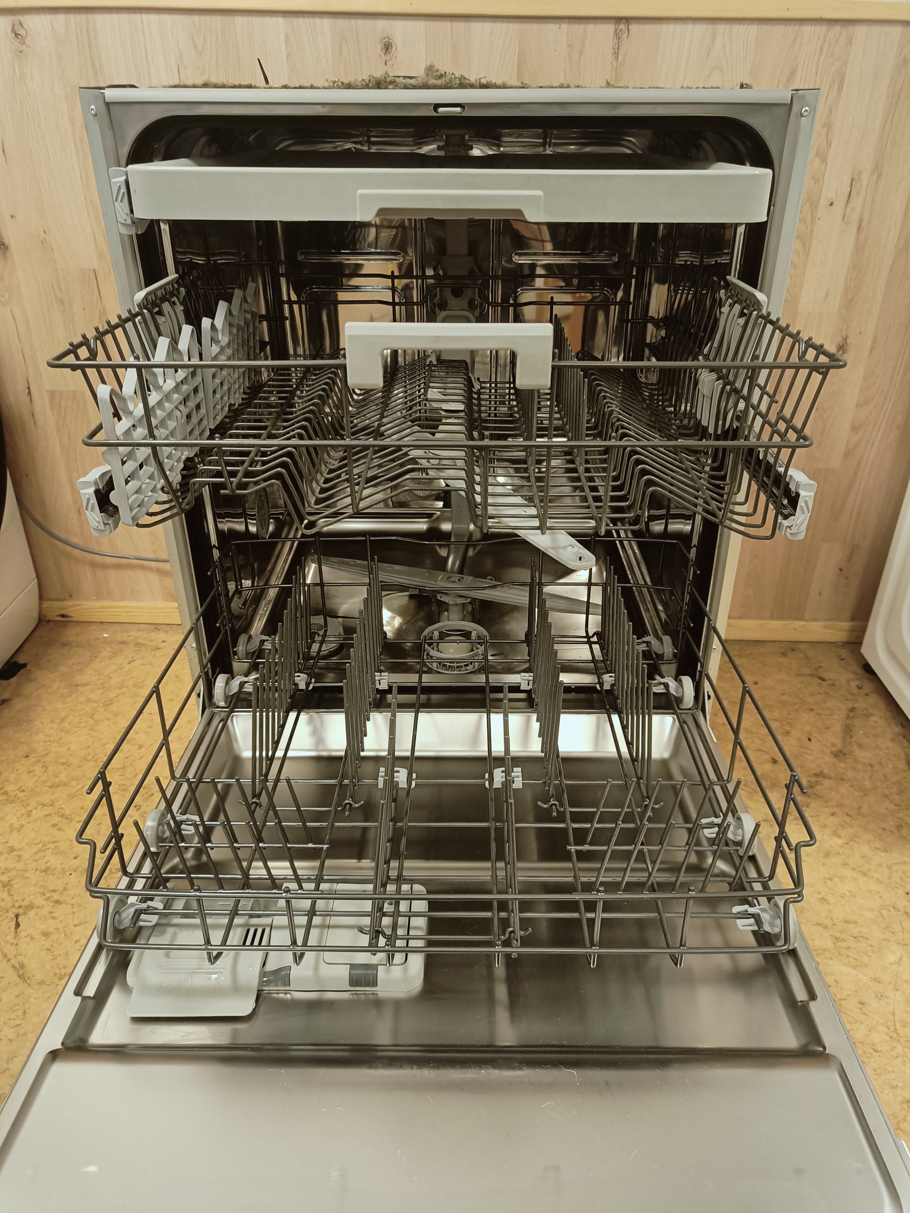 Whirlpool 60cm/3tasoinen tiskikone 