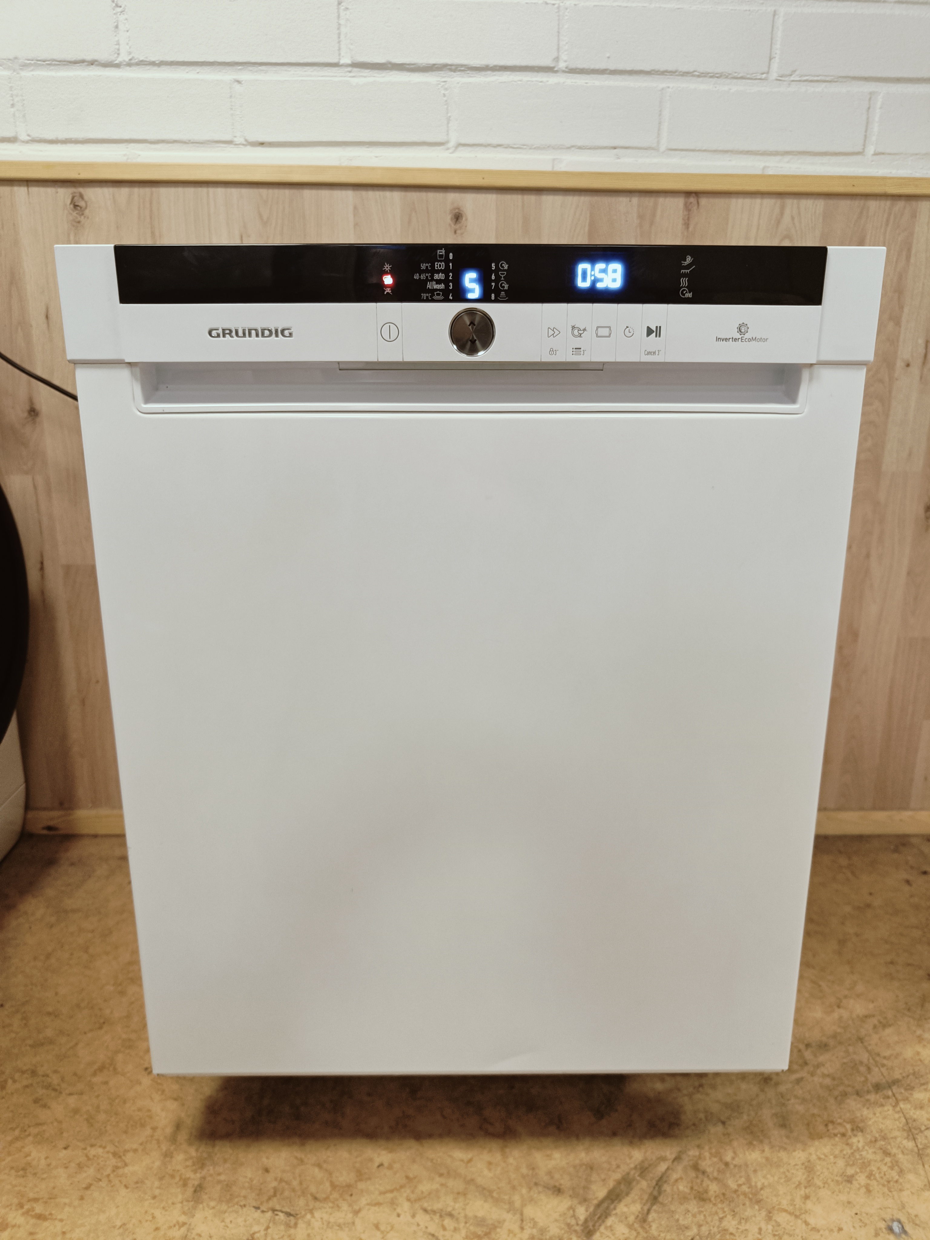 Grundig InverterEco 60cm/3tasoinen tiskikone 