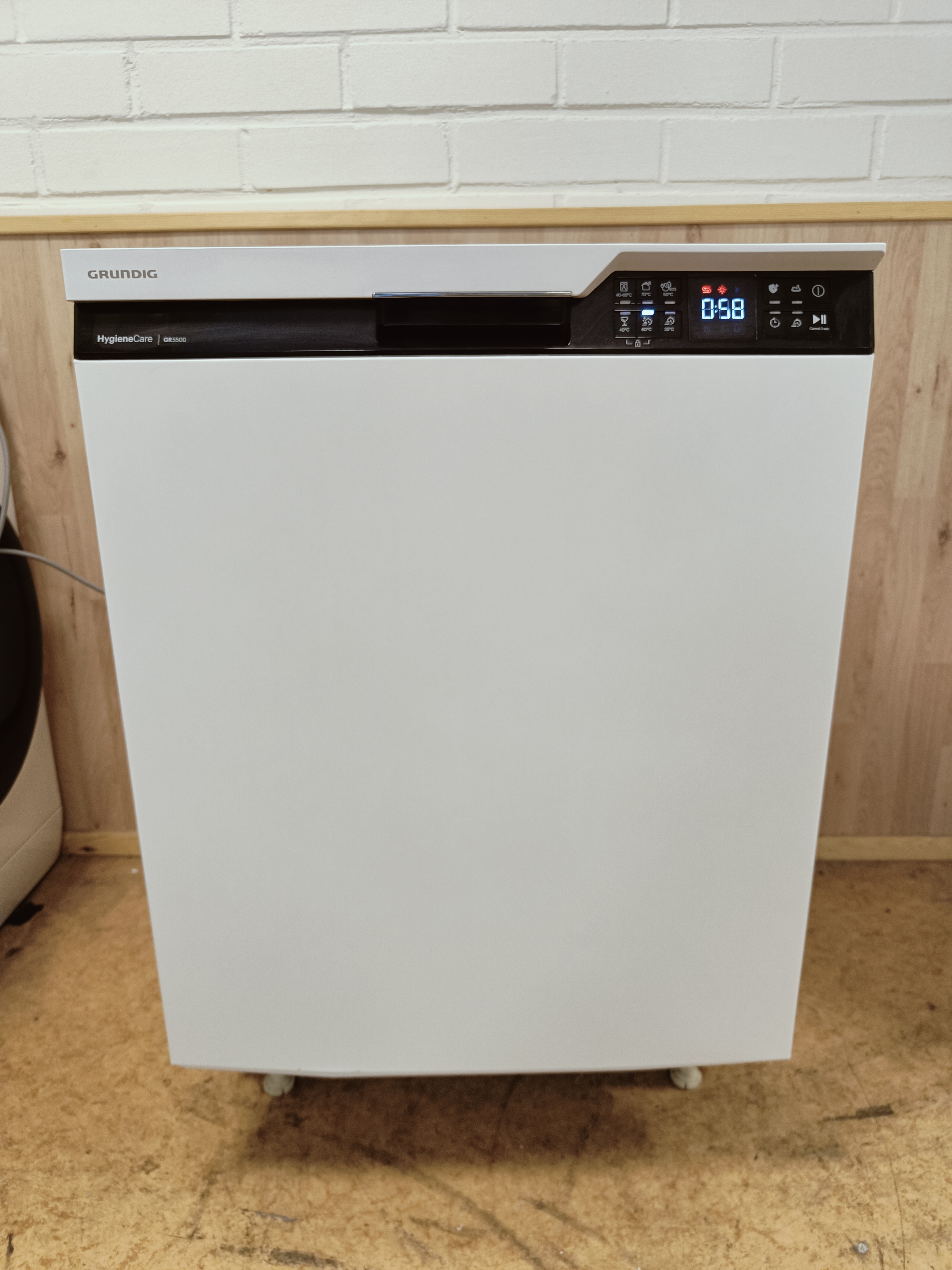 Grundig 60cm/3tasoinen tiskikone 
