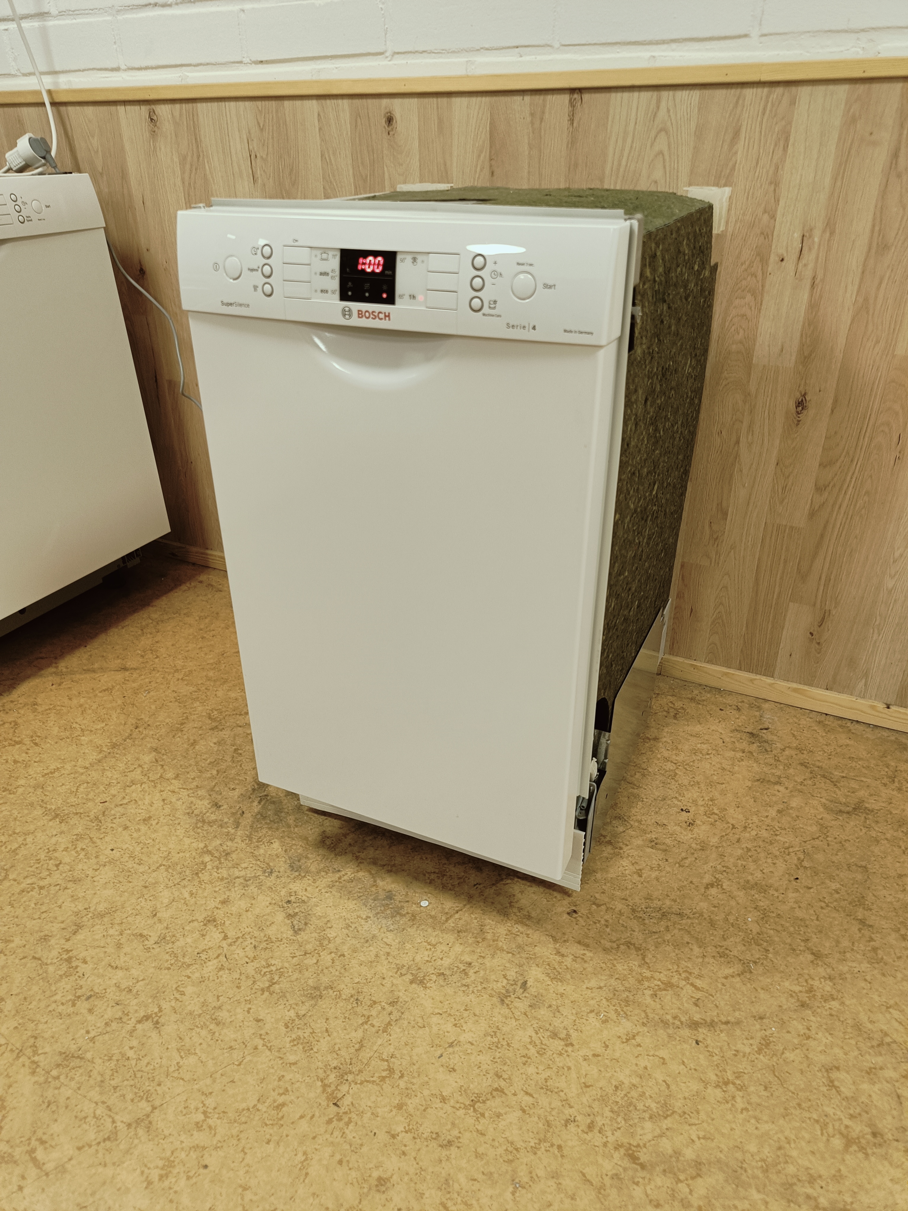 Bosch 45cm/ 3 tasoinen tiskikone