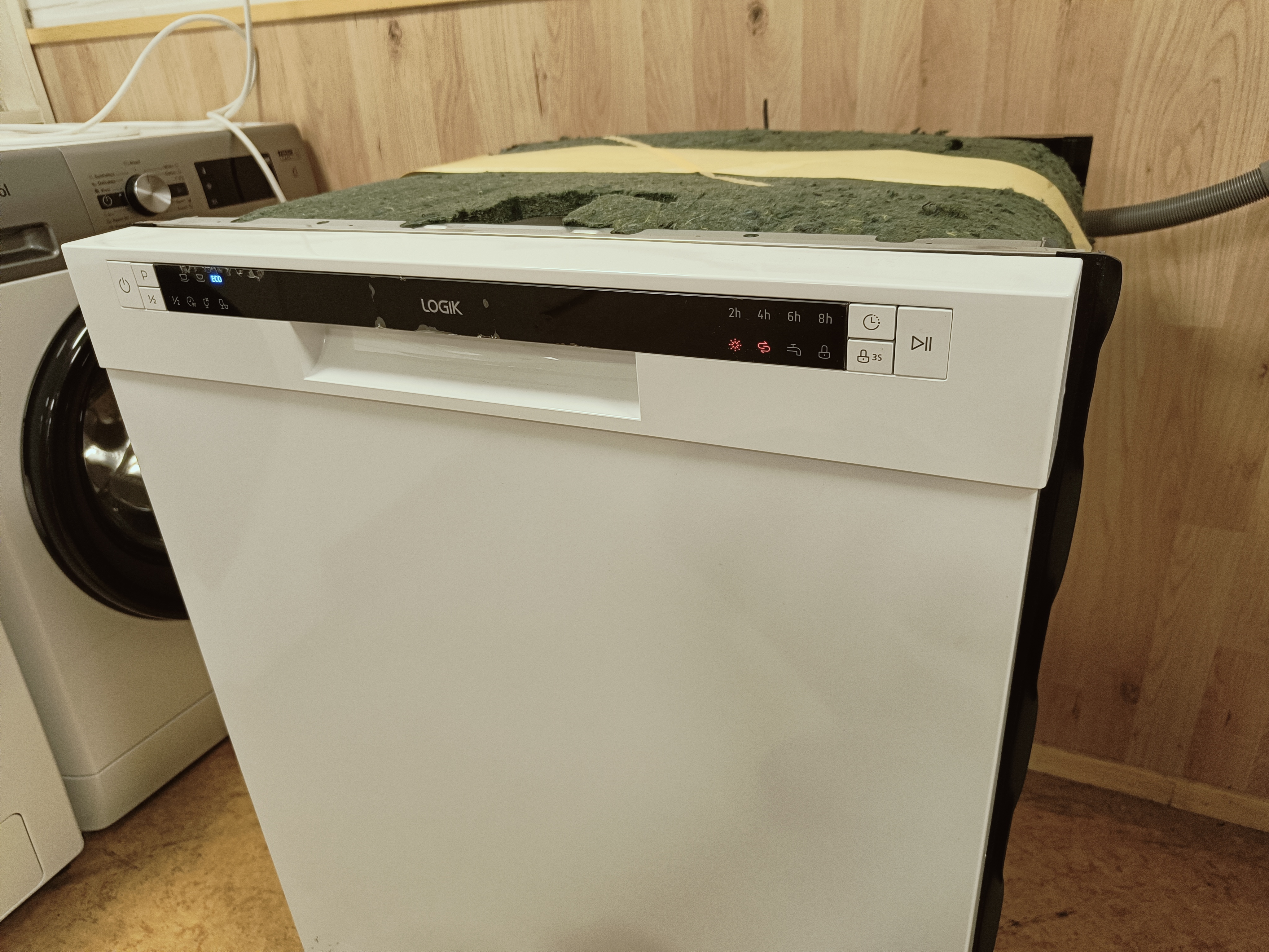 Käyttämätön Logik 60cm tiskikone 