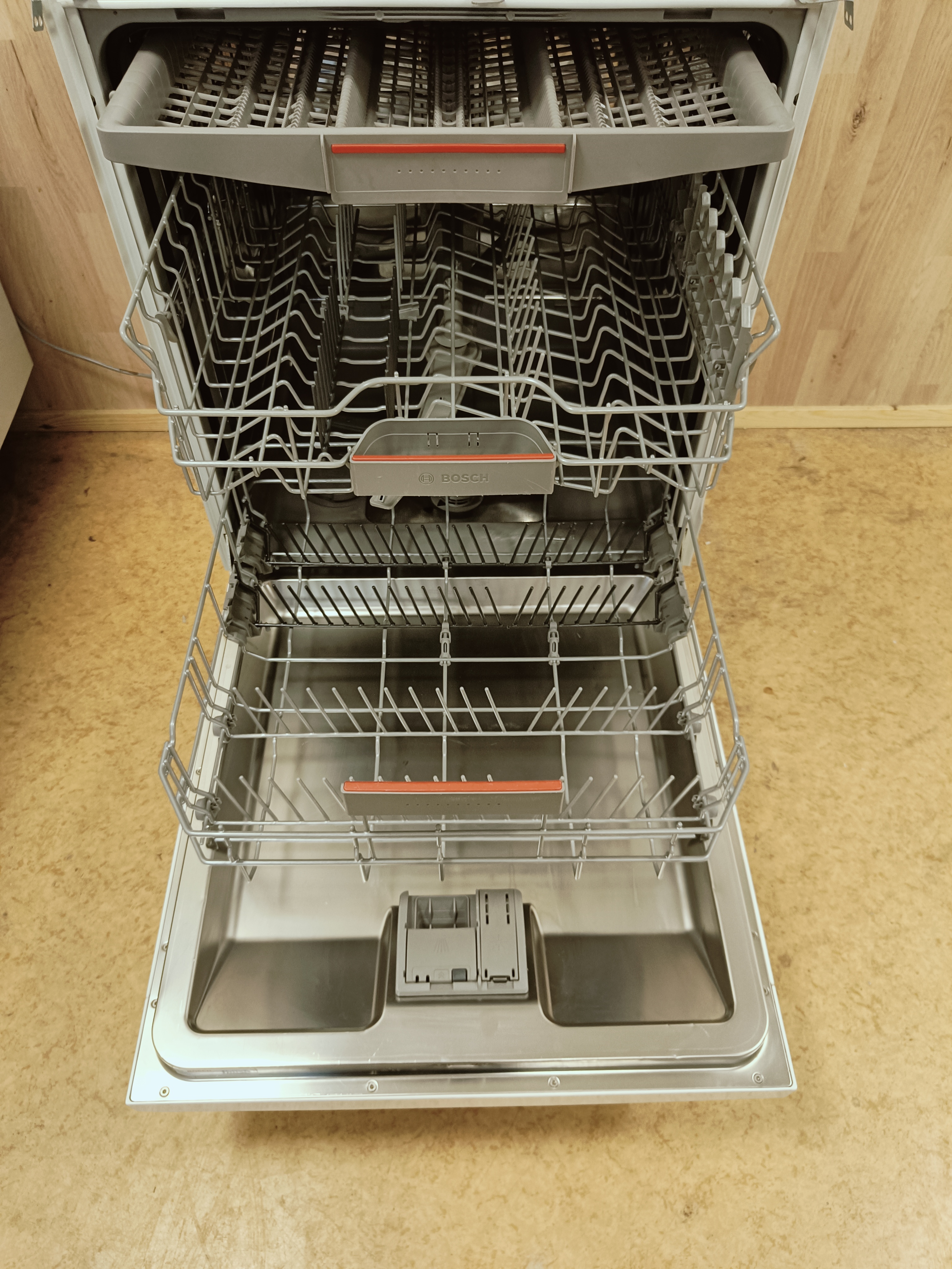 Bosch 60cm/3 tasoinen tiskikone 