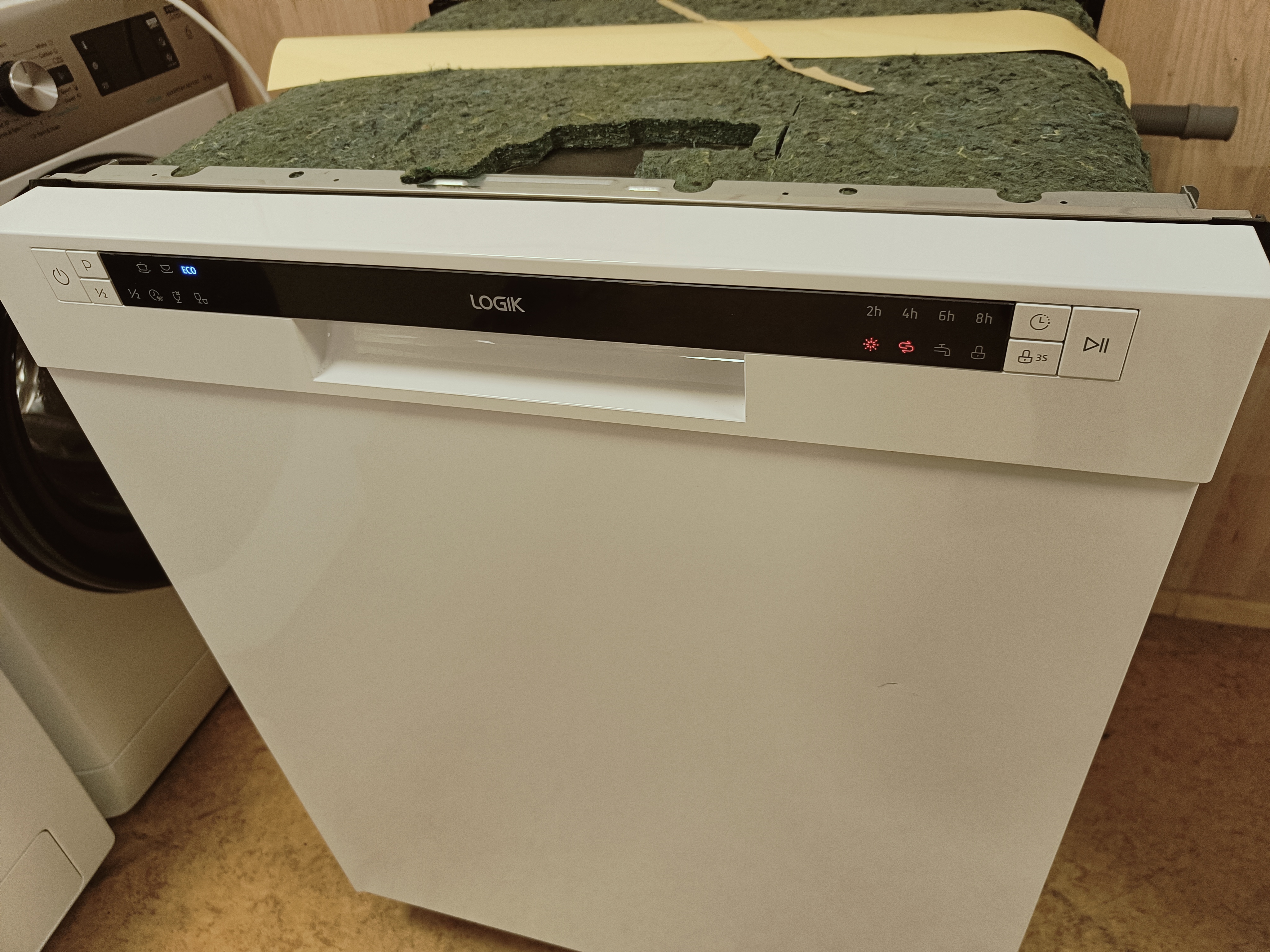 Käyttämätön Logik 60cm tiskikone  