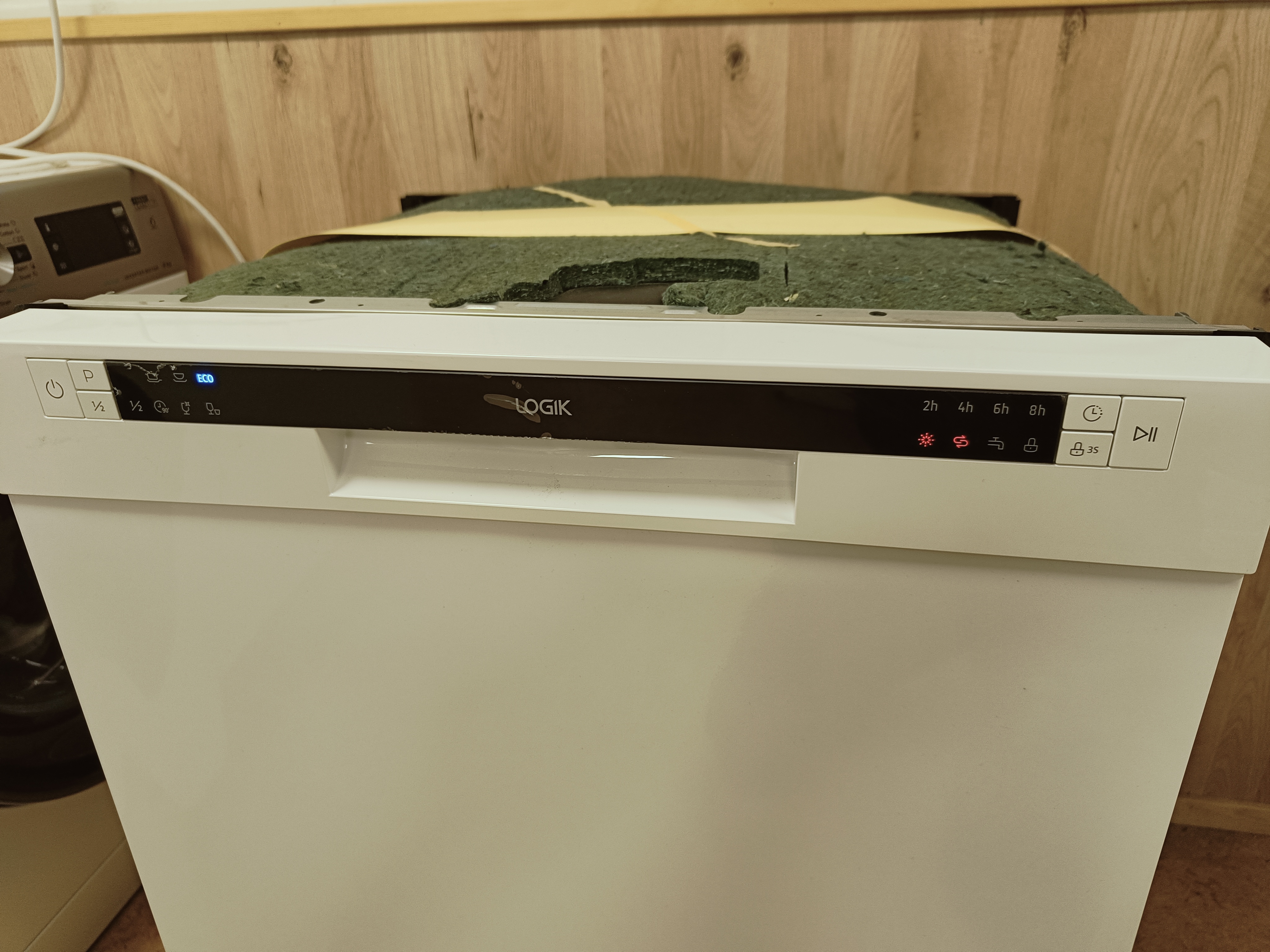 Käyttämätön Logik 60cm tiskikone 