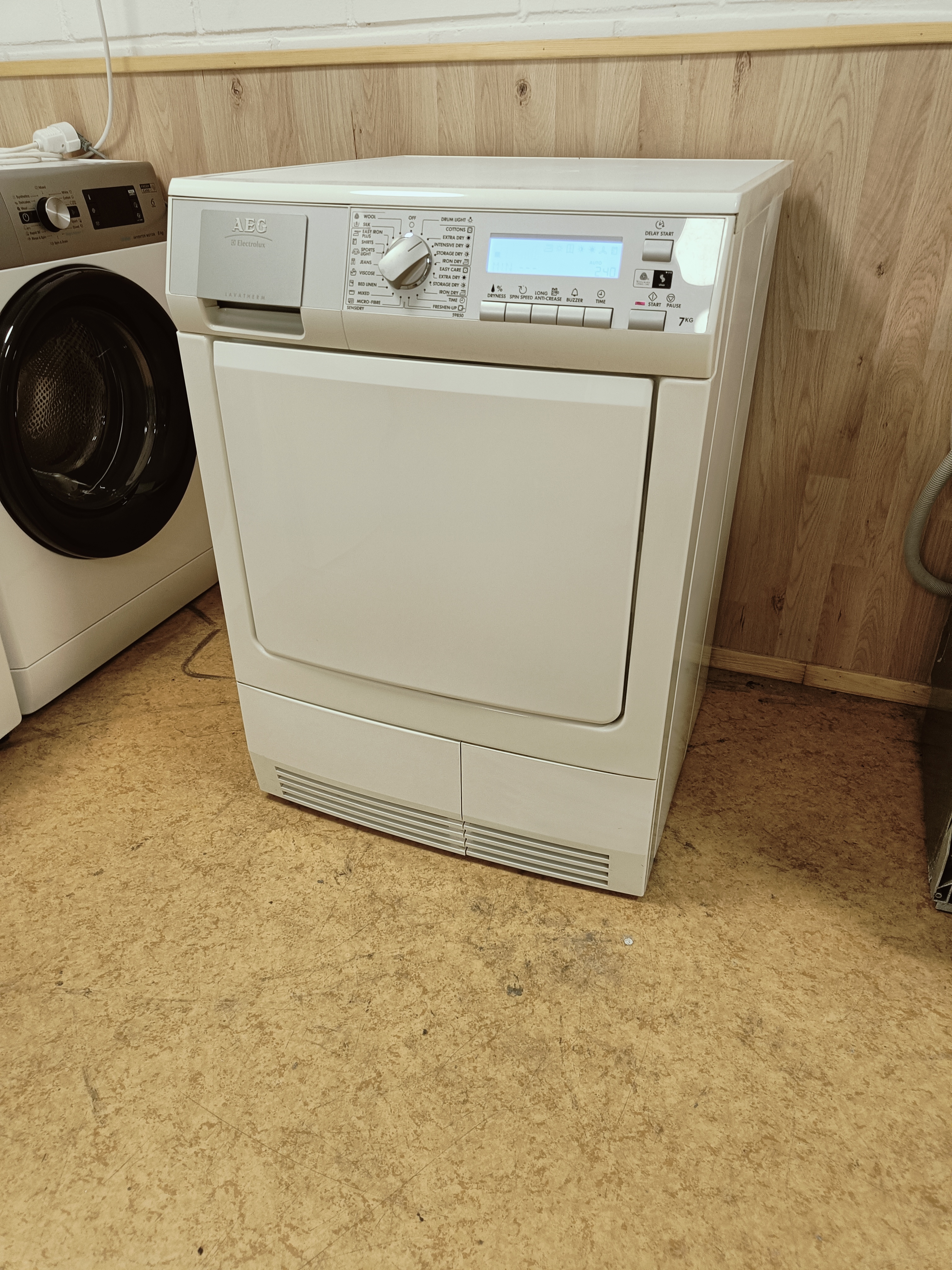 AEG 7kg kuivausrumpu 