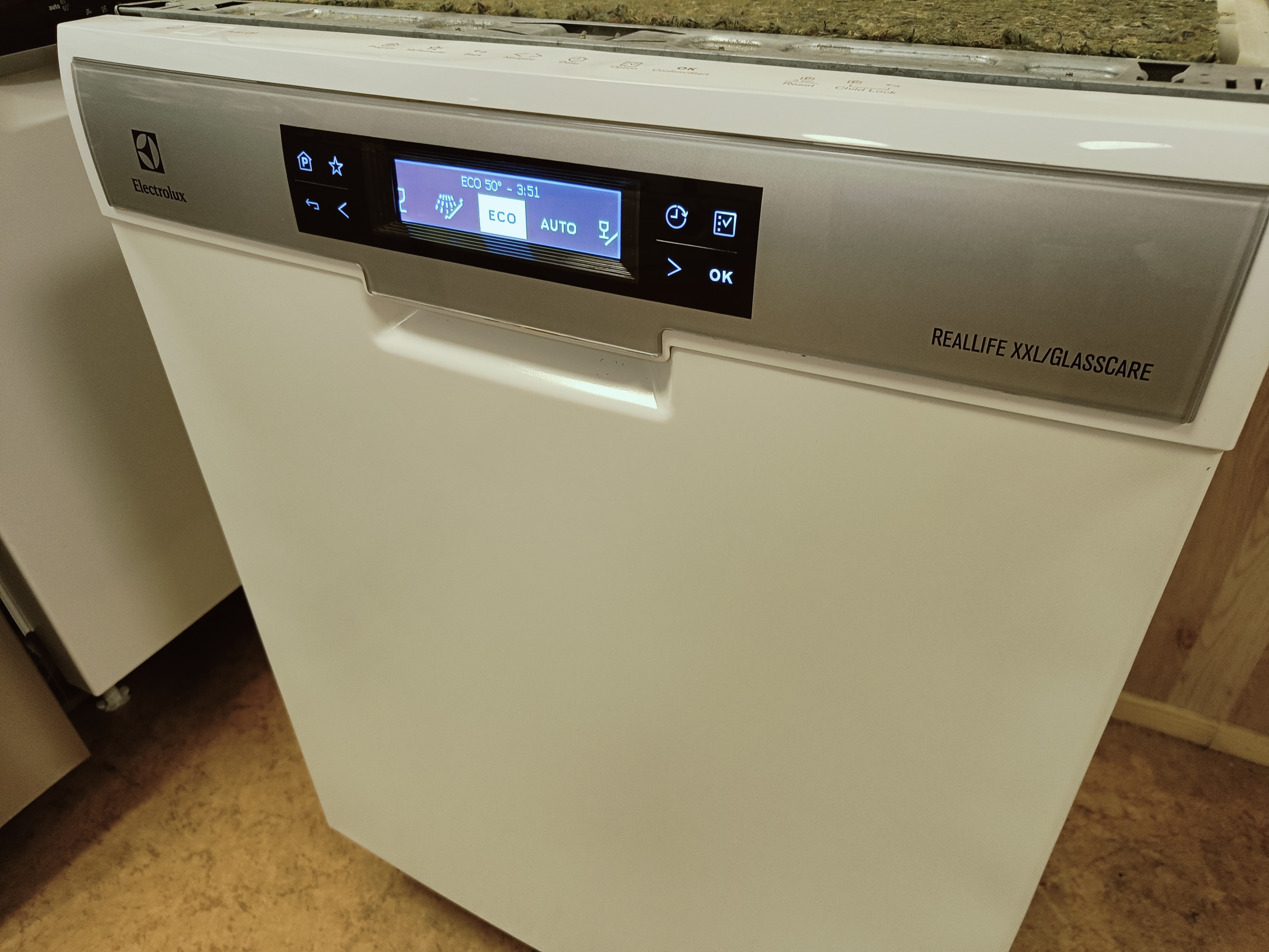 Electrolux 60cm/ 3 tasoinen tiskikone 
