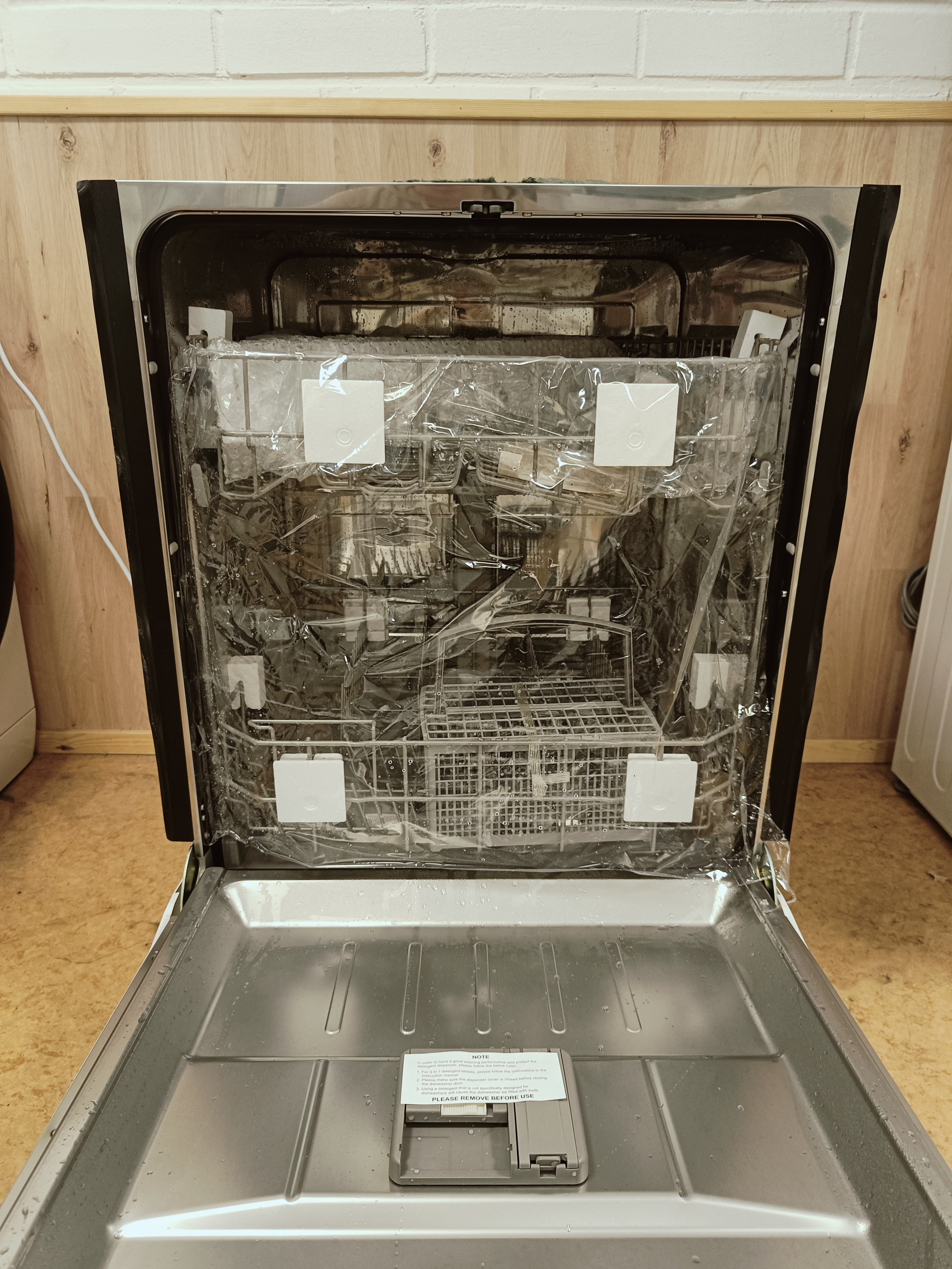 Käyttämätön Logik 60cm tiskikone 