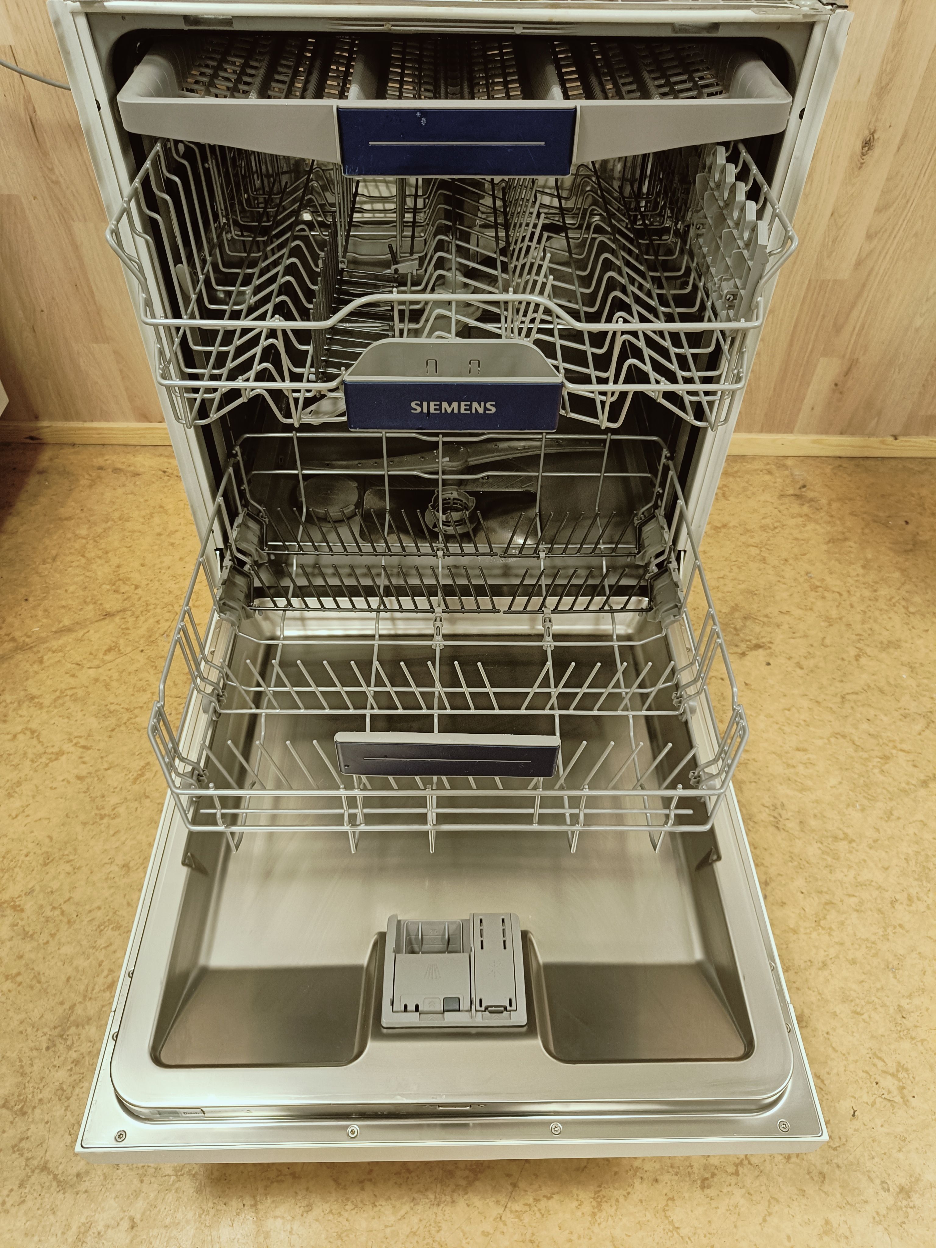 Siemens iQ300/ 3 tasoinen 60cm tiskikone 